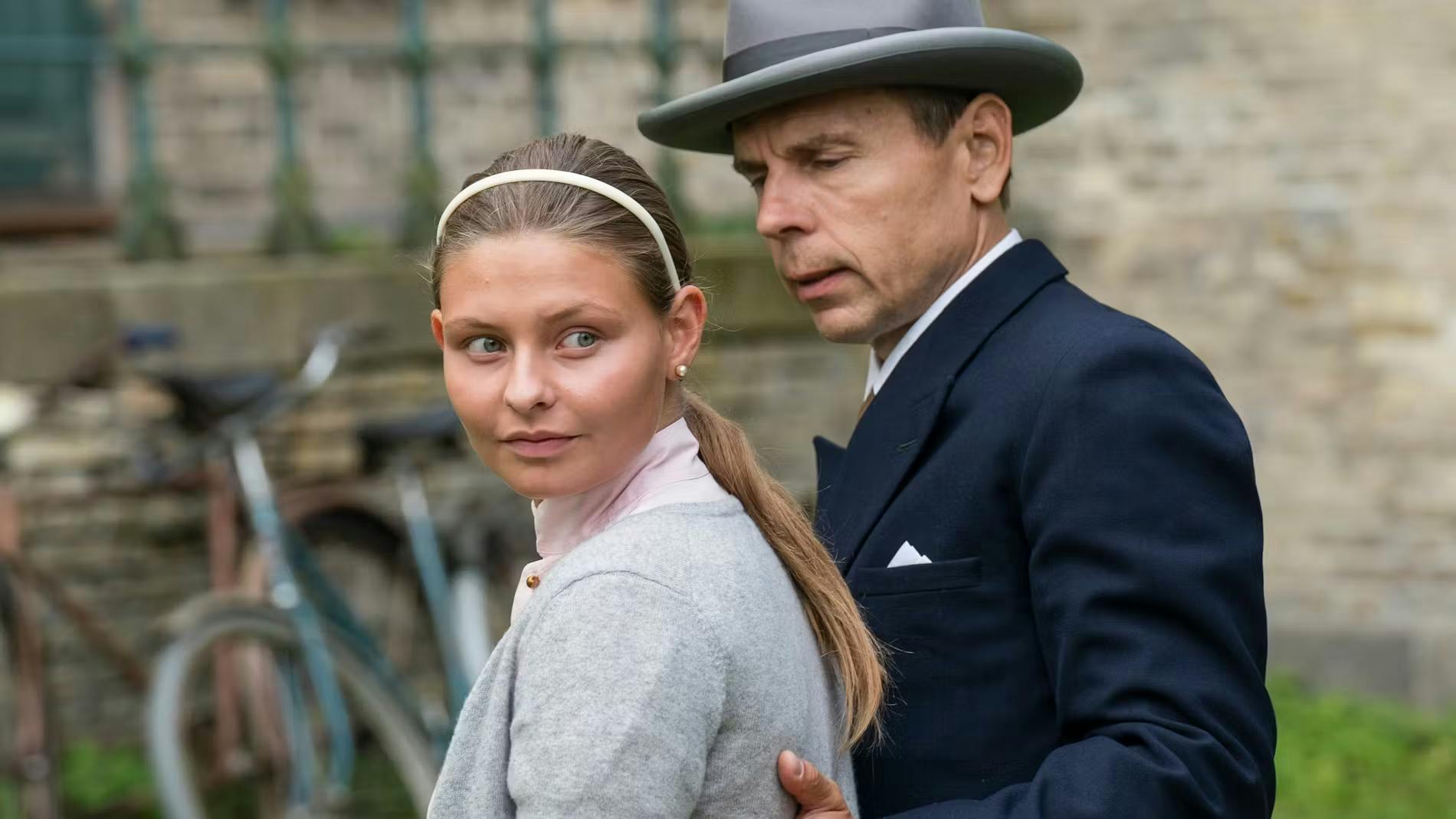 Eva og hendes far i 'Sygeplejeskolen'