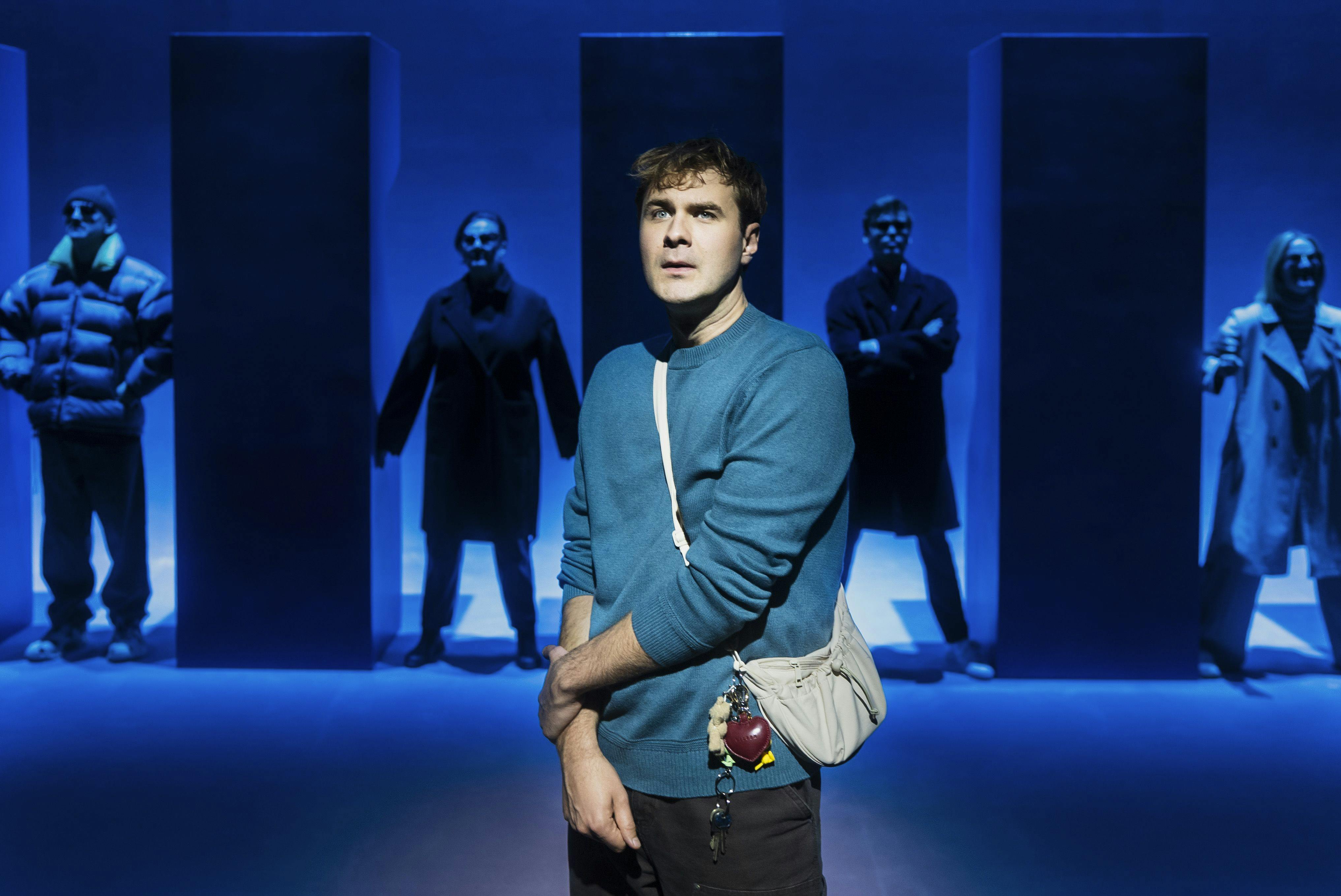 Anmeldelse af 'Sat i verden' på Det Kongelige Teater