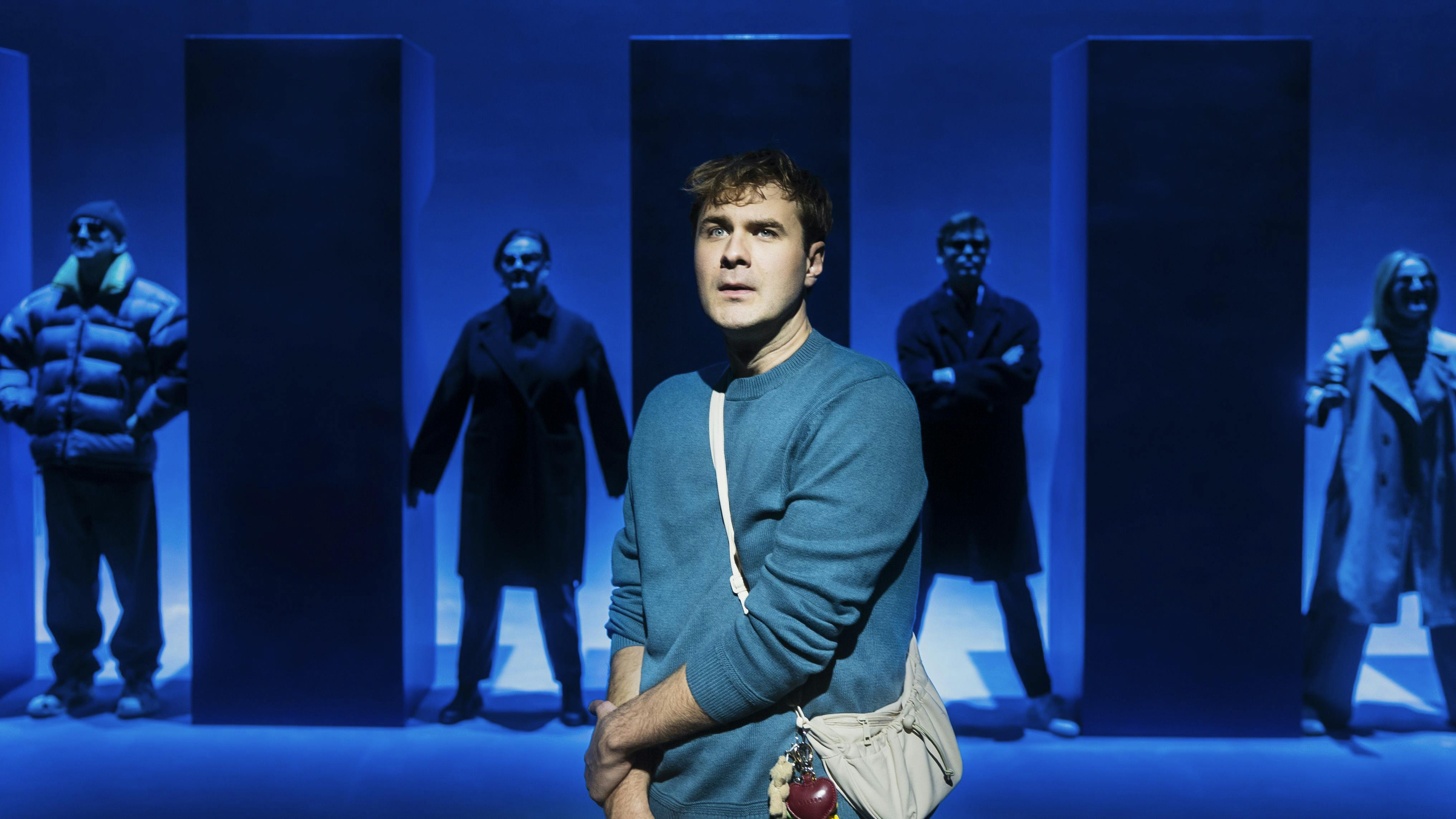 Anmeldelse af 'Sat i verden' på Det Kongelige Teater