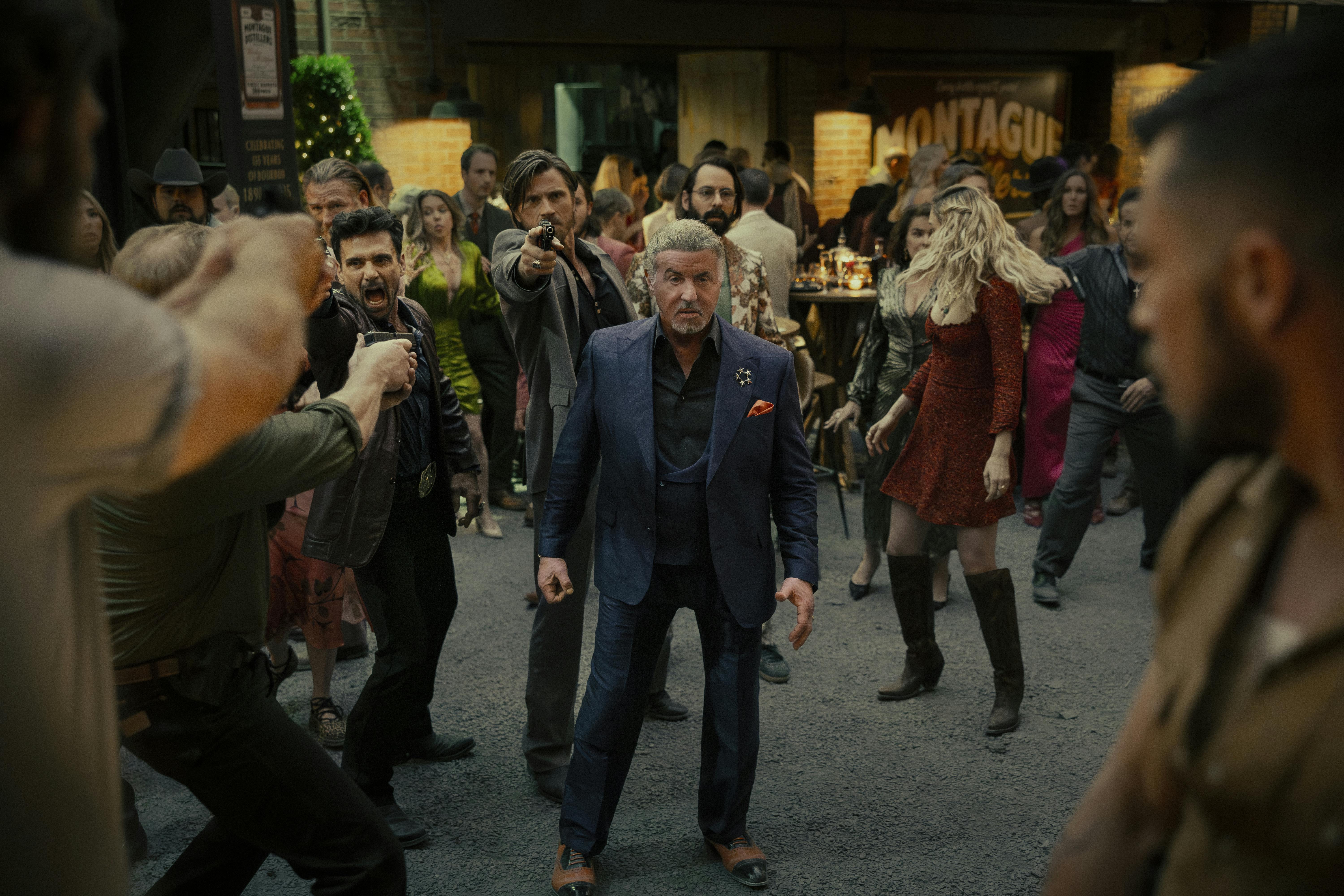 frank grillo garrett hedlund sylvester stallone martin starr bela heathcote beau knapp tulsa king sæson 3 anmeldelse