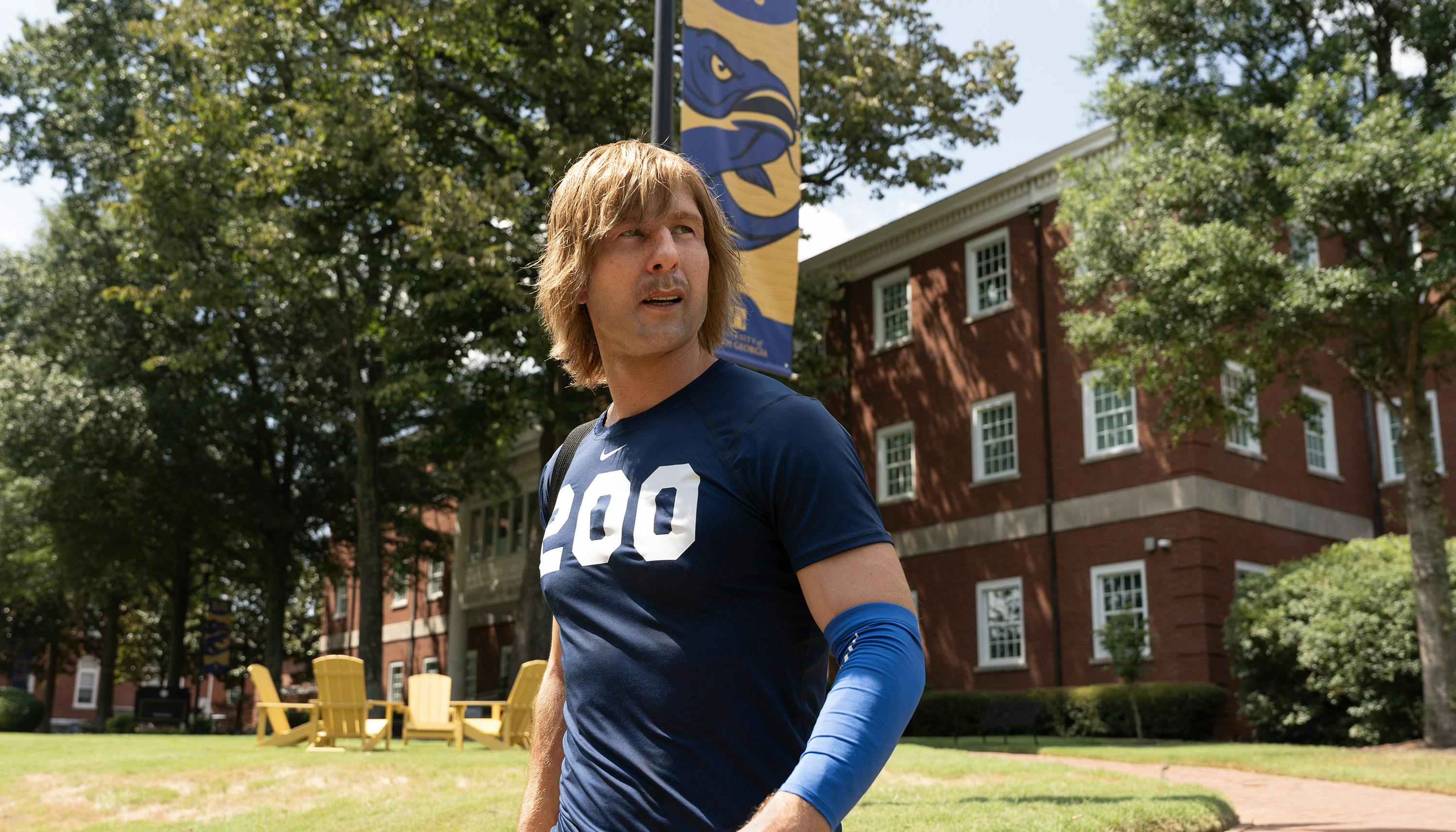 CHAD POWERS anmeldelse - “Announcement” (Disney/Daniel Delgado)GLEN POWELL