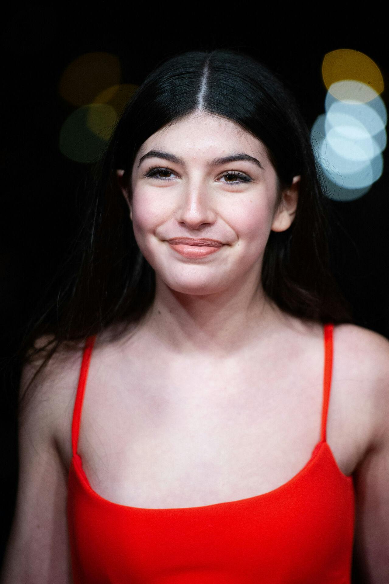 Sunny Sandler er vokset op i rampelyset og har allerede medvirket i flere film sammen med sin berømte far – nu får hun selv opmærksomhed