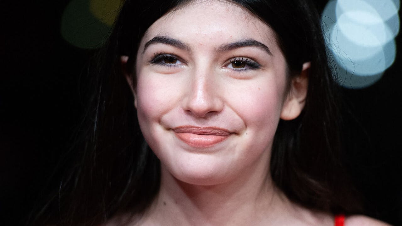 Sunny Sandler er vokset op i rampelyset og har allerede medvirket i flere film sammen med sin berømte far – nu får hun selv opmærksomhed