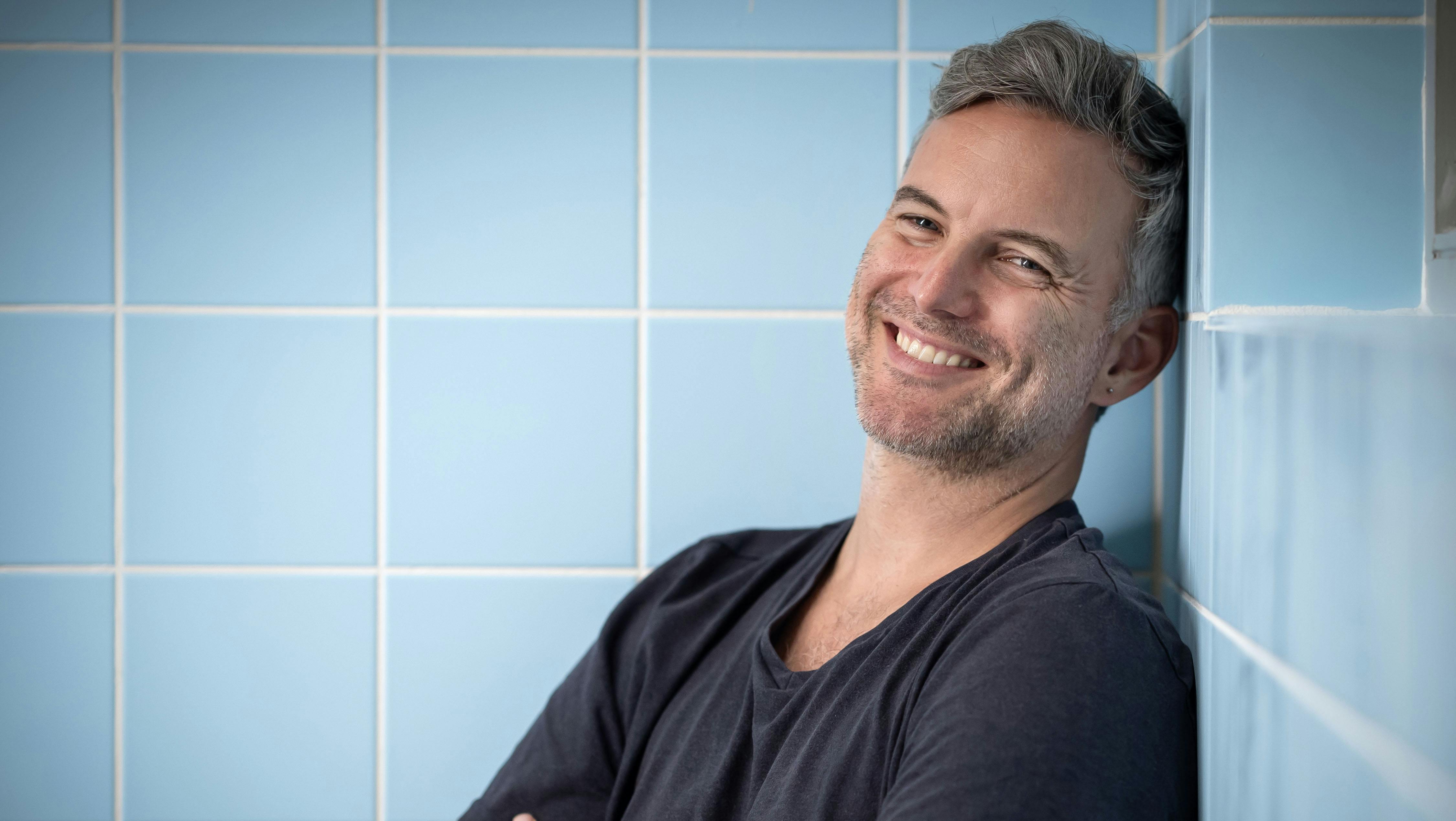 Skuespiller Jon Lange er aktuel i 'Chess' på Det Ny Teater og fortæller om karrieren, musikken og hvorfor musicals er blevet en vigtig del af hans liv