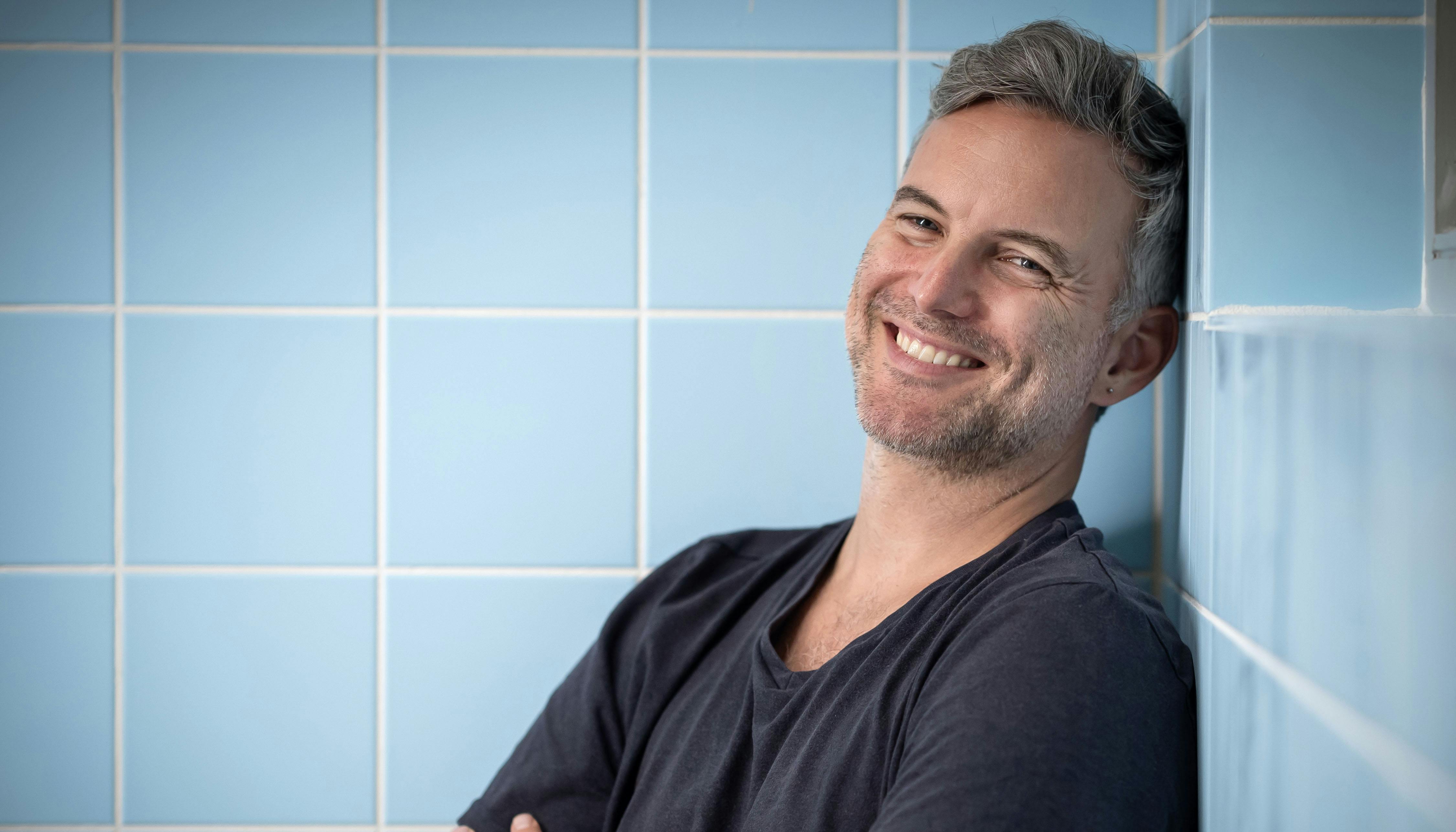 Skuespiller Jon Lange er aktuel i 'Chess' på Det Ny Teater og fortæller om karrieren, musikken og hvorfor musicals er blevet en vigtig del af hans liv