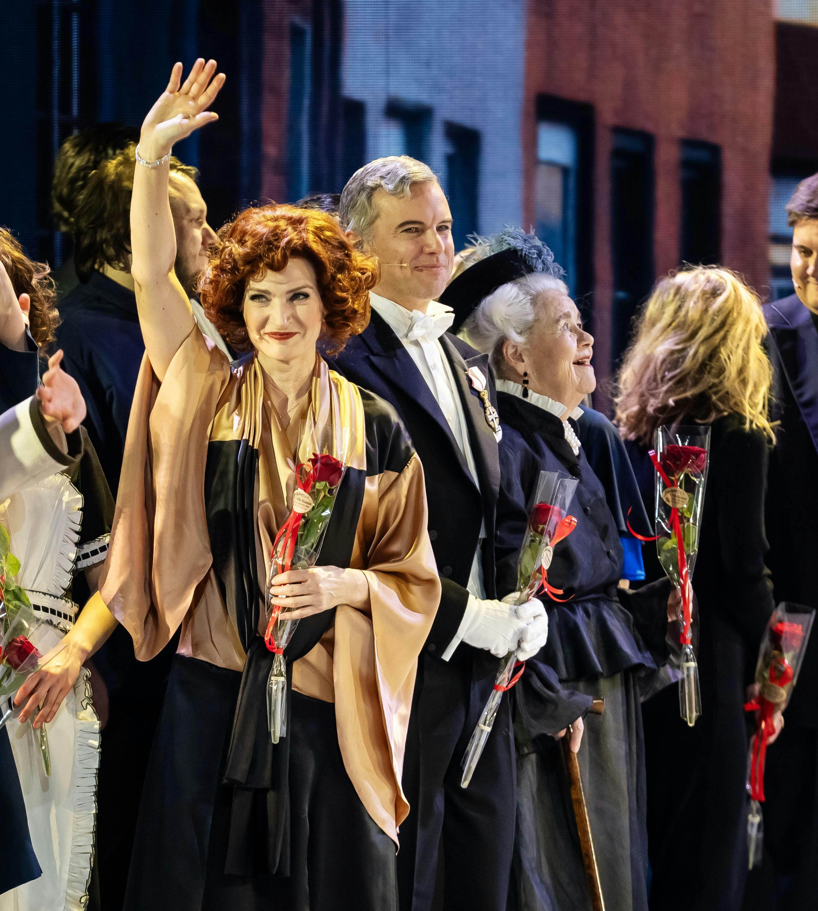 I 2024 spillede Jon Lange rollen som Hans Christian Varnæs i 'Matador – The Musical'. Her ses han midt i et udsnit af skuespillerholdet i et fotografi fra forestillingens premiere