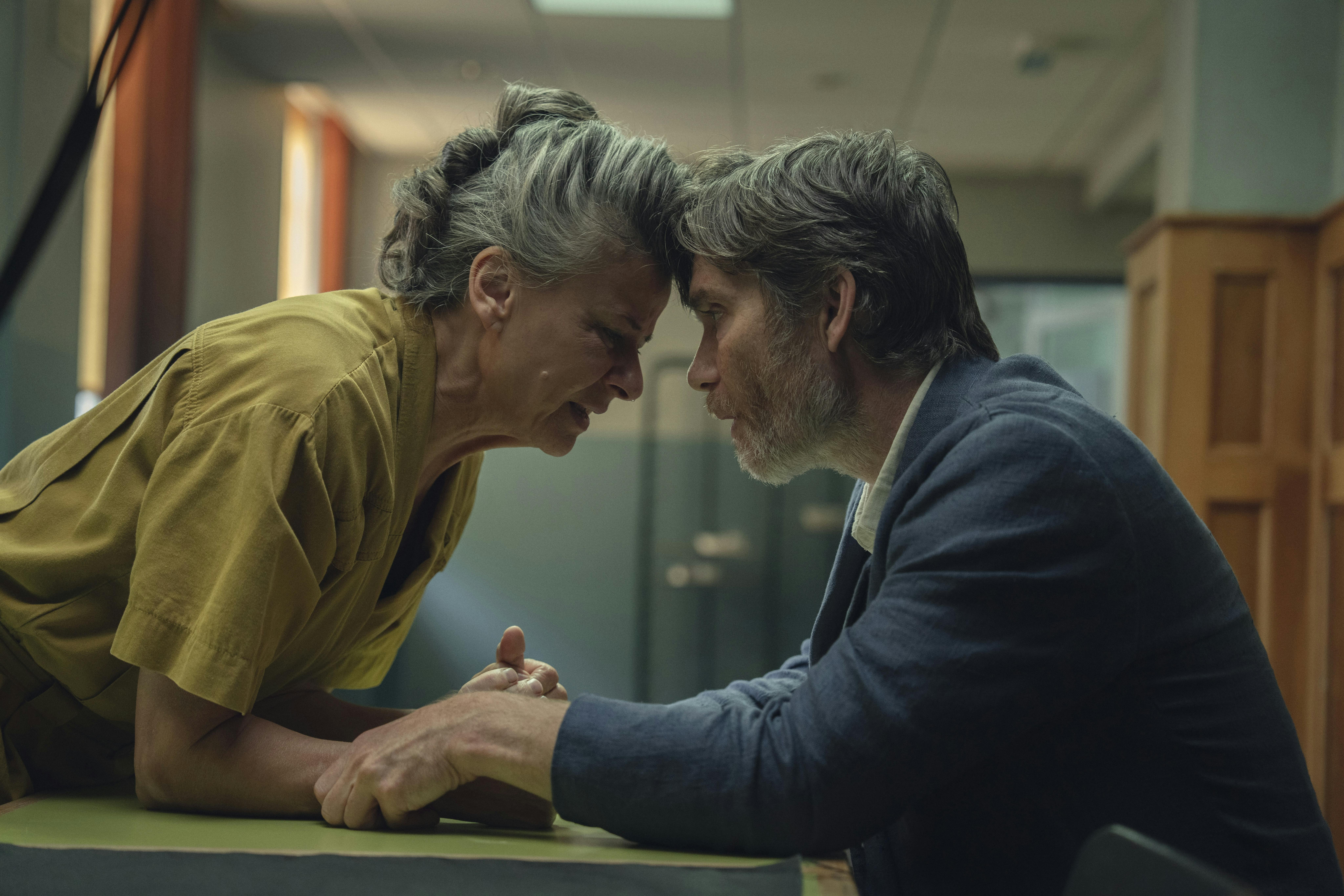 Tracey Ullman as Amanda, Cillian Murphy as Steve  sreve anmeldelse