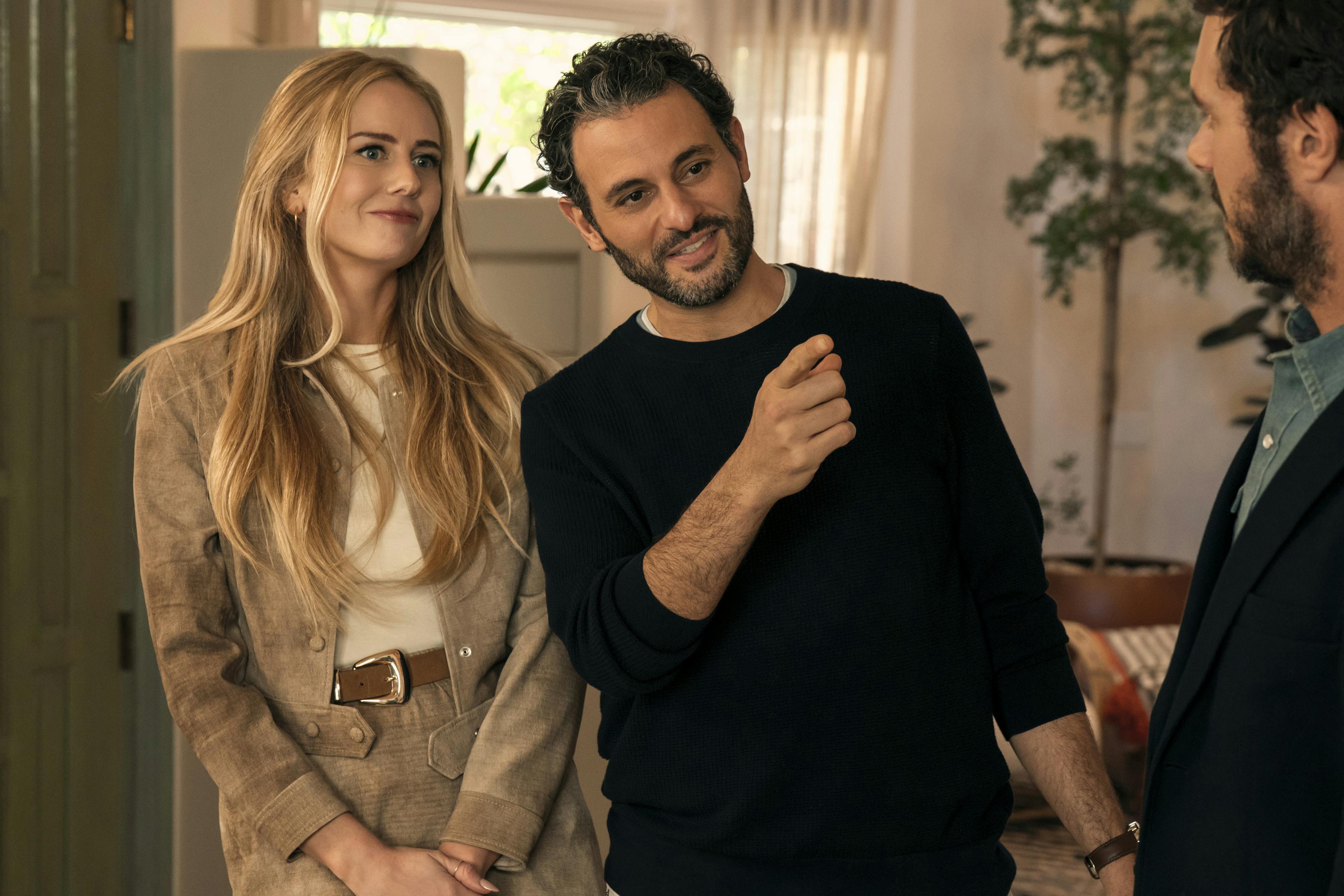 Nobody Wants This sæson 2 anmeldelse. (L to R) Justine Lupe as Morgan, Arian Moayed as Andy in episode 203 of Nobody Wants This. Cr. Erin Simkin/Netflix © 2025