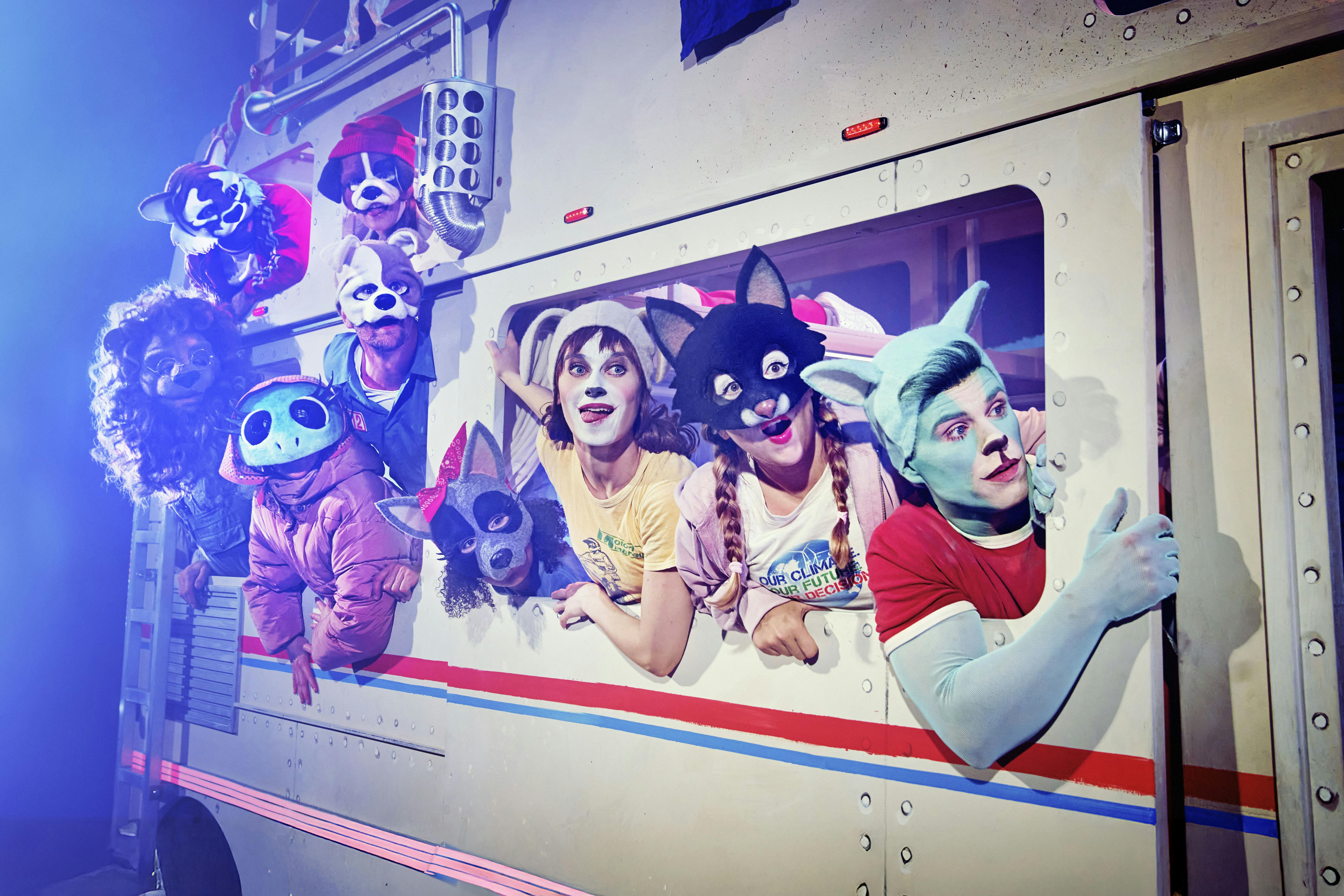 Anmeldelse af 'Den fantastiske bus' på Det Kongelige Teater