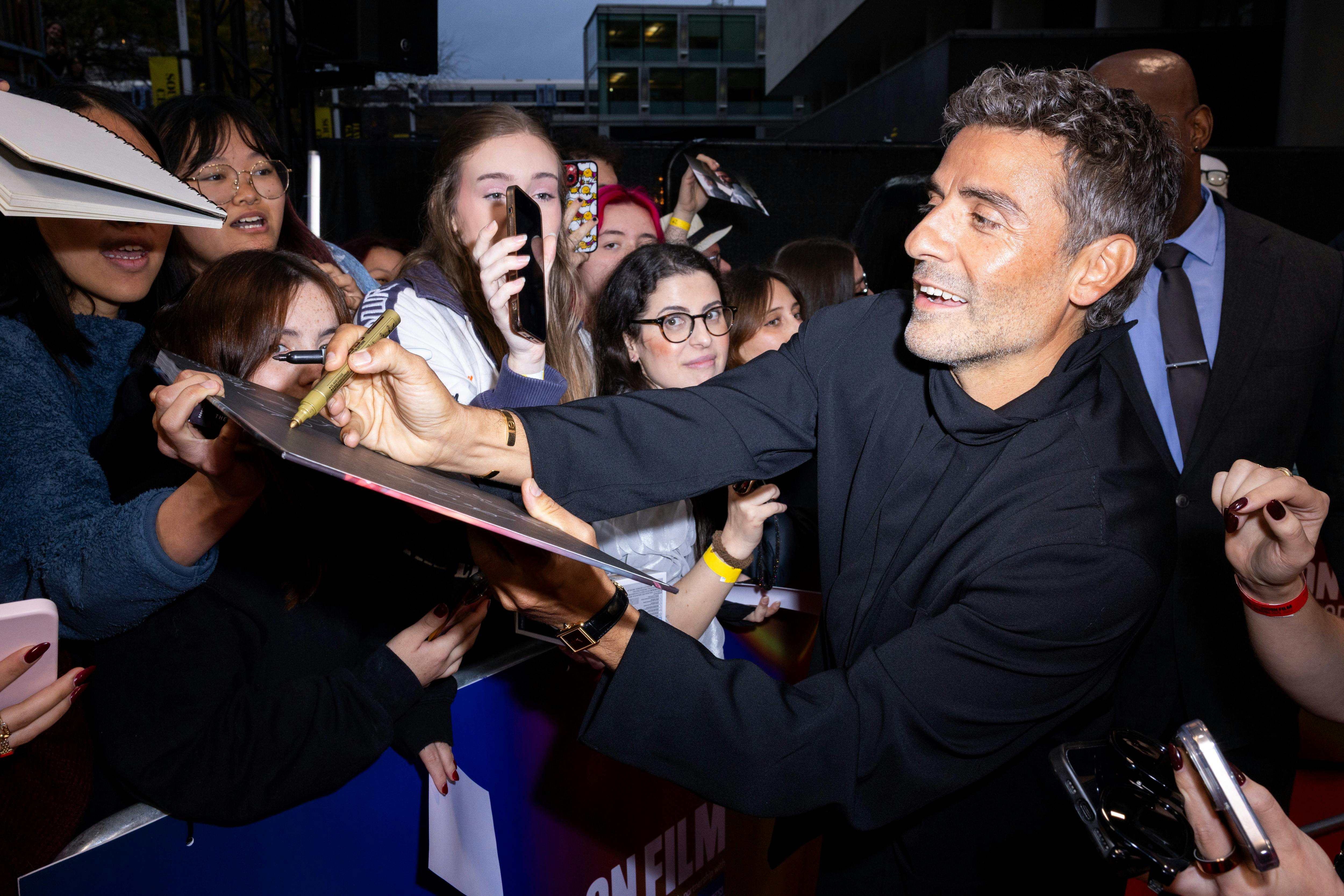 Oscar Isaac spiller hovedrollen som Victor Frankenstein i 'Frankenstein'