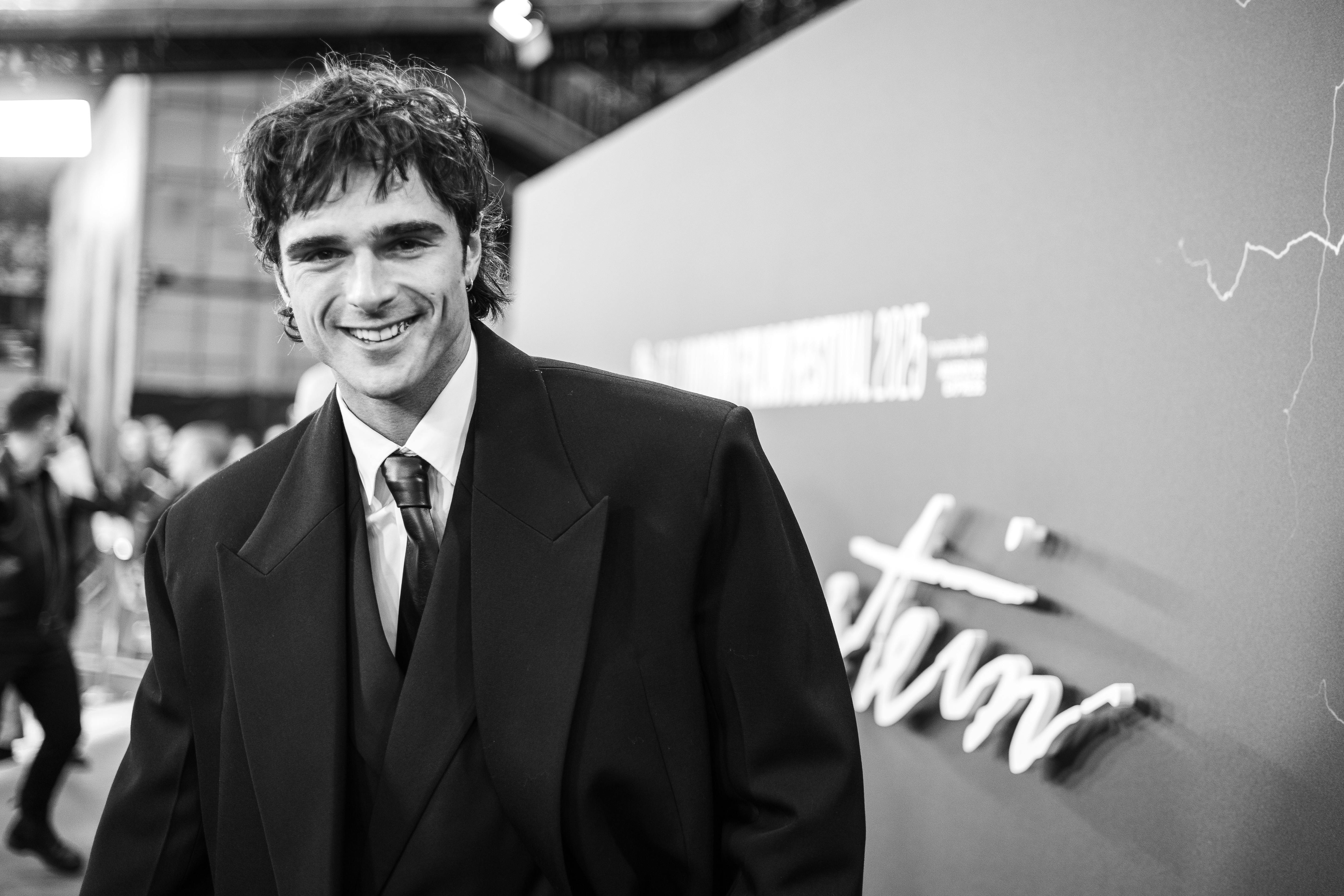 Jacob Elordi spiller rollen som Frakensteins monster i 'Frankenstein'