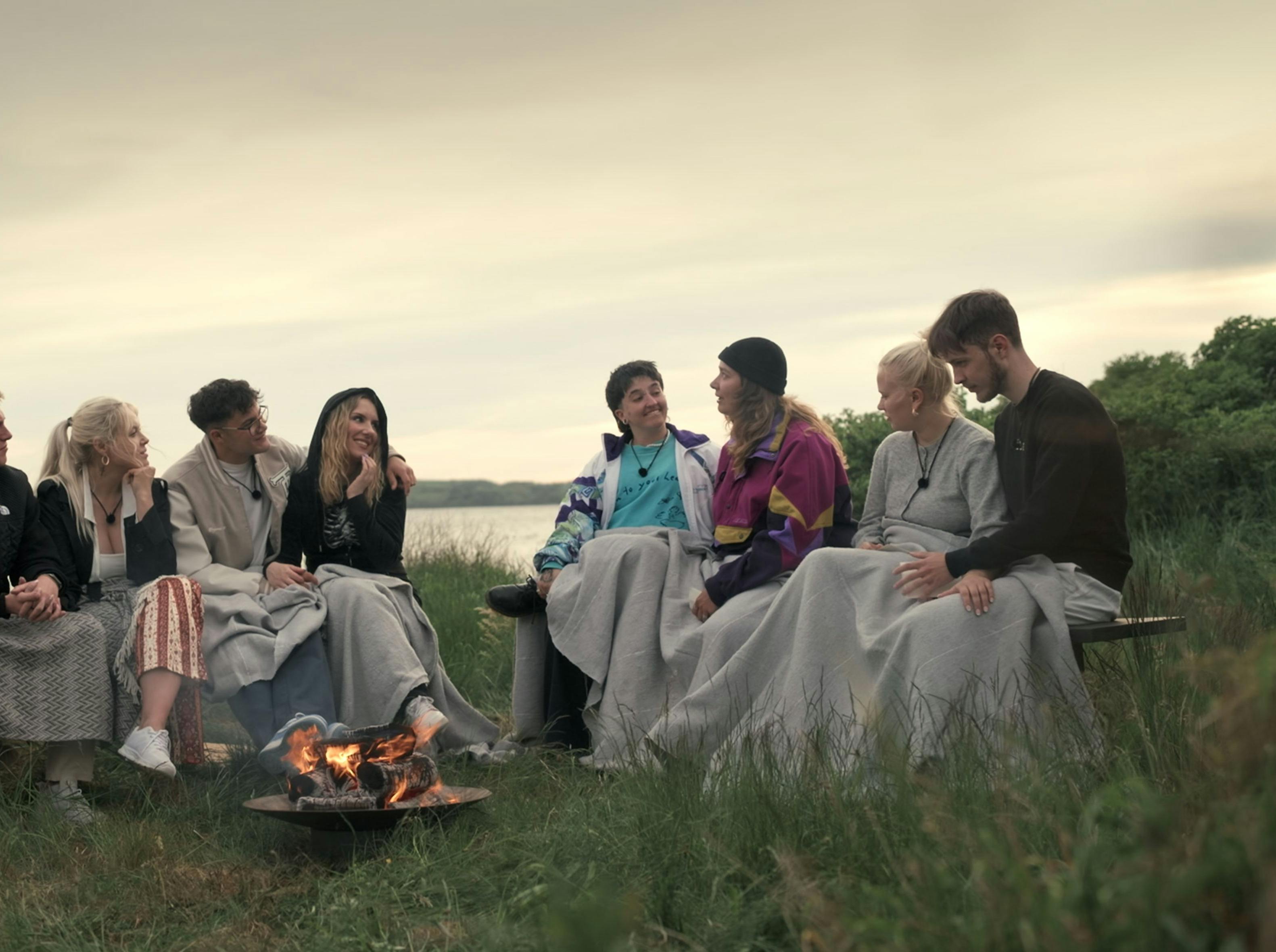 Sejr, Louise, Carlos, Miri-Ann, Sara, Lykke, Signe og Magnus i 'Døm vores forhold'