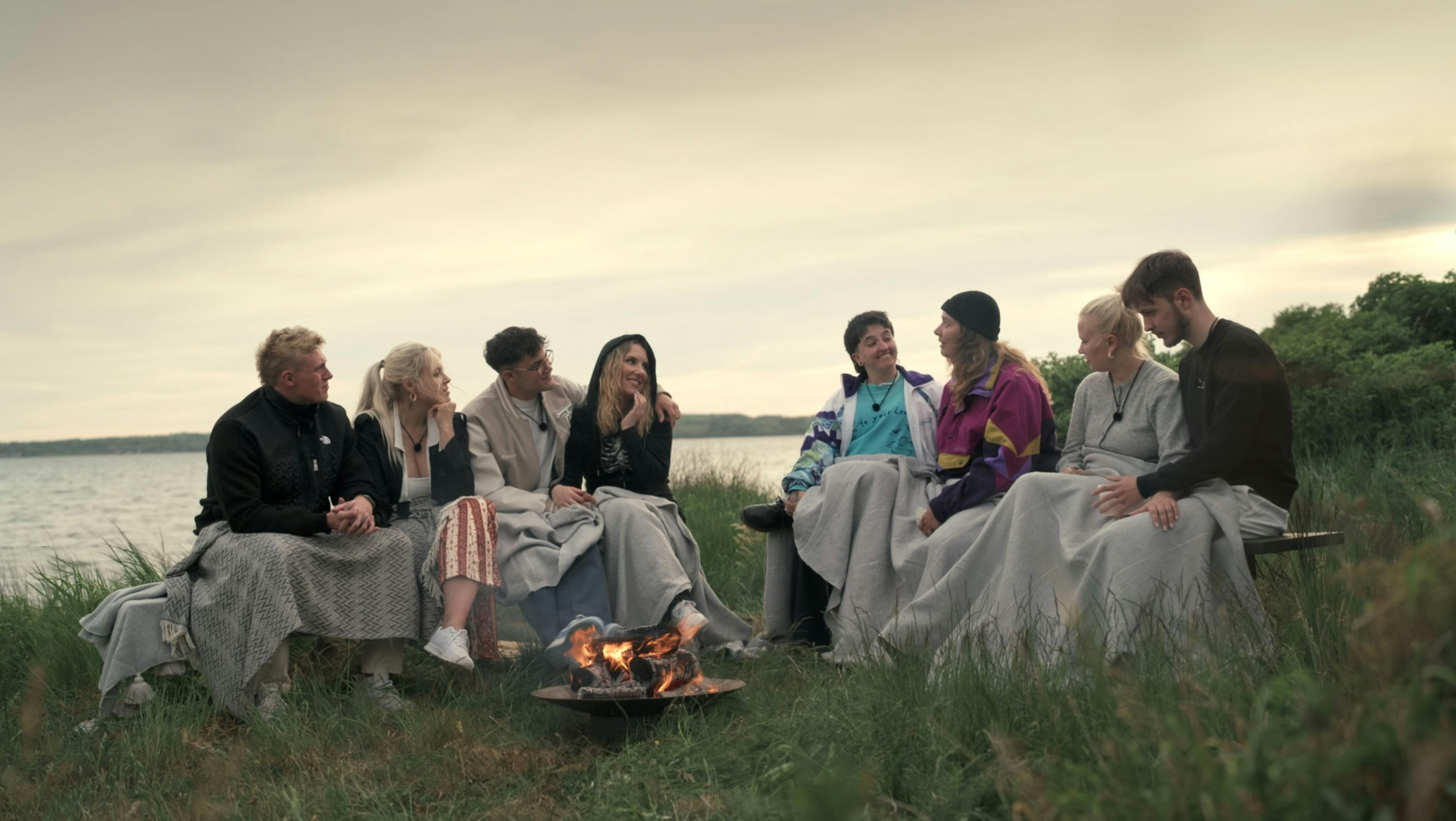 Sejr, Louise, Carlos, Miri-Ann, Sara, Lykke, Signe og Magnus i 'Døm vores forhold'