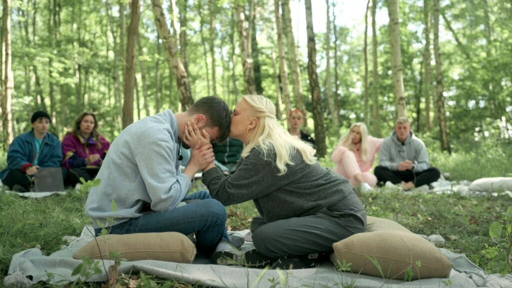 Magnus og Signe fortæller hinanden en hemmelighed, der har været svær at sige højt