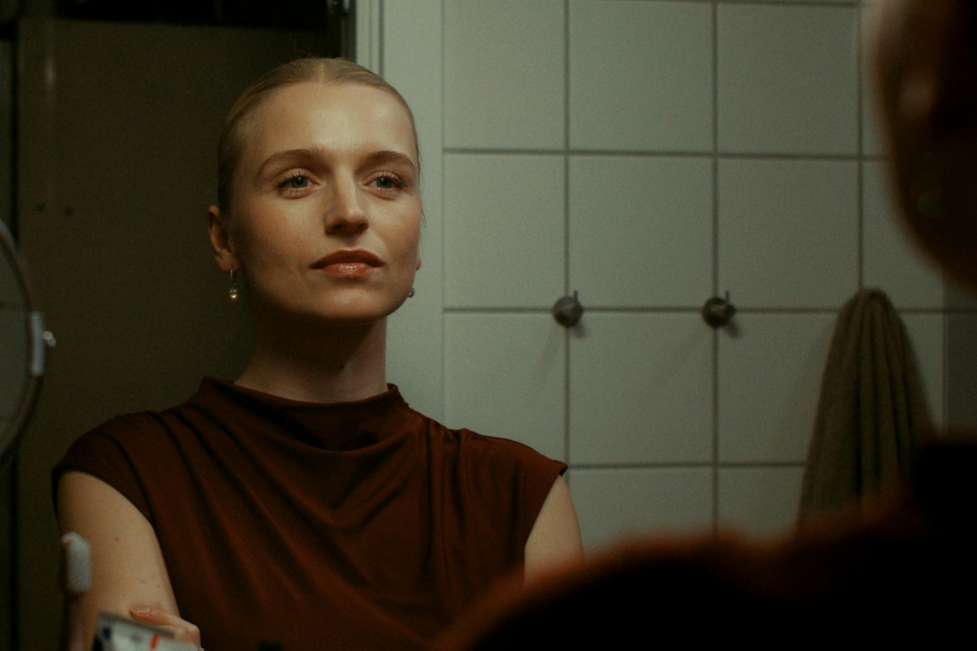 Clara Dessau i dobbeltrollen som Sara/Tea i 'Legenden'