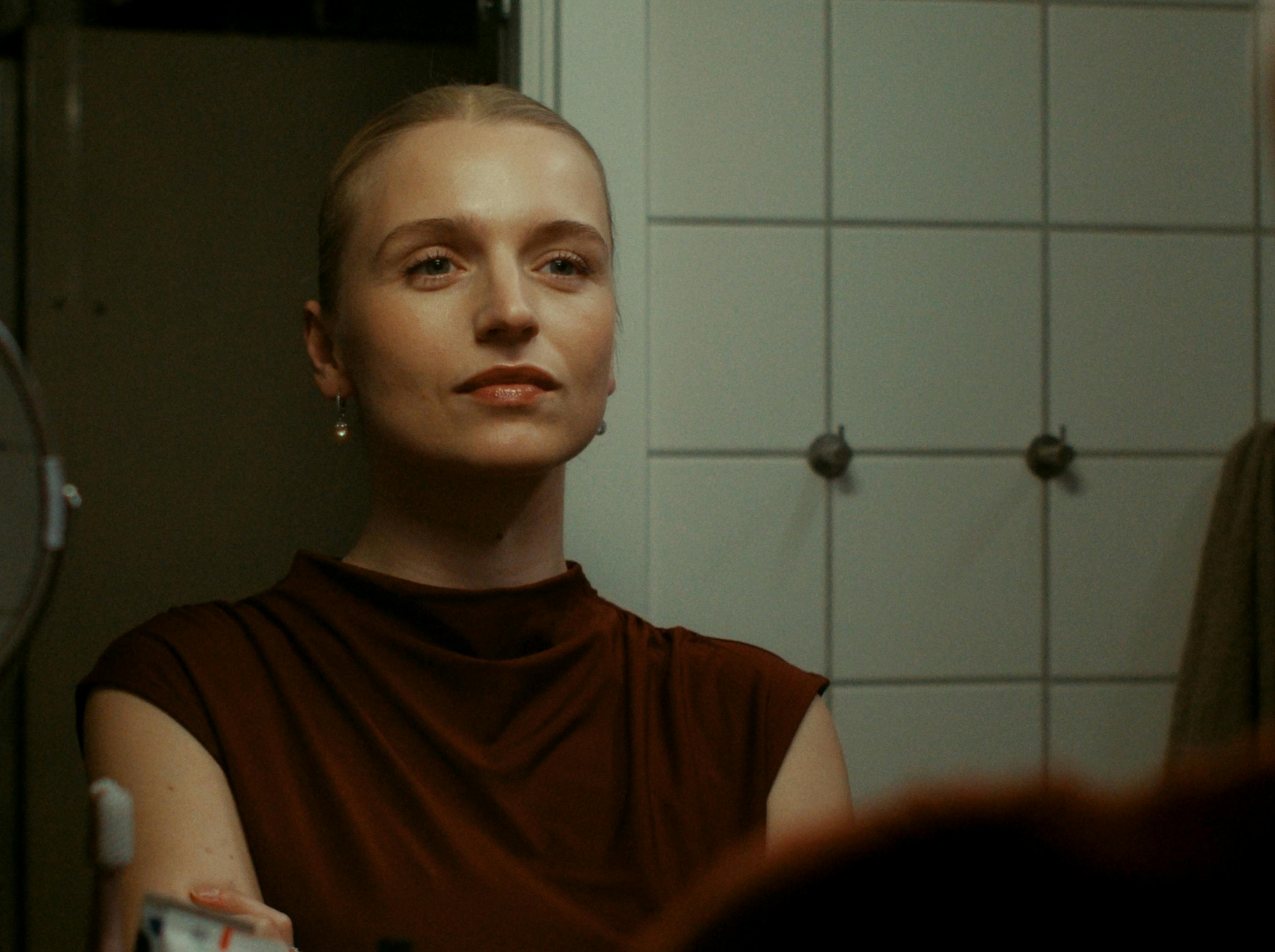 Clara Dessau i dobbeltrollen som Sara/Tea i 'Legenden'