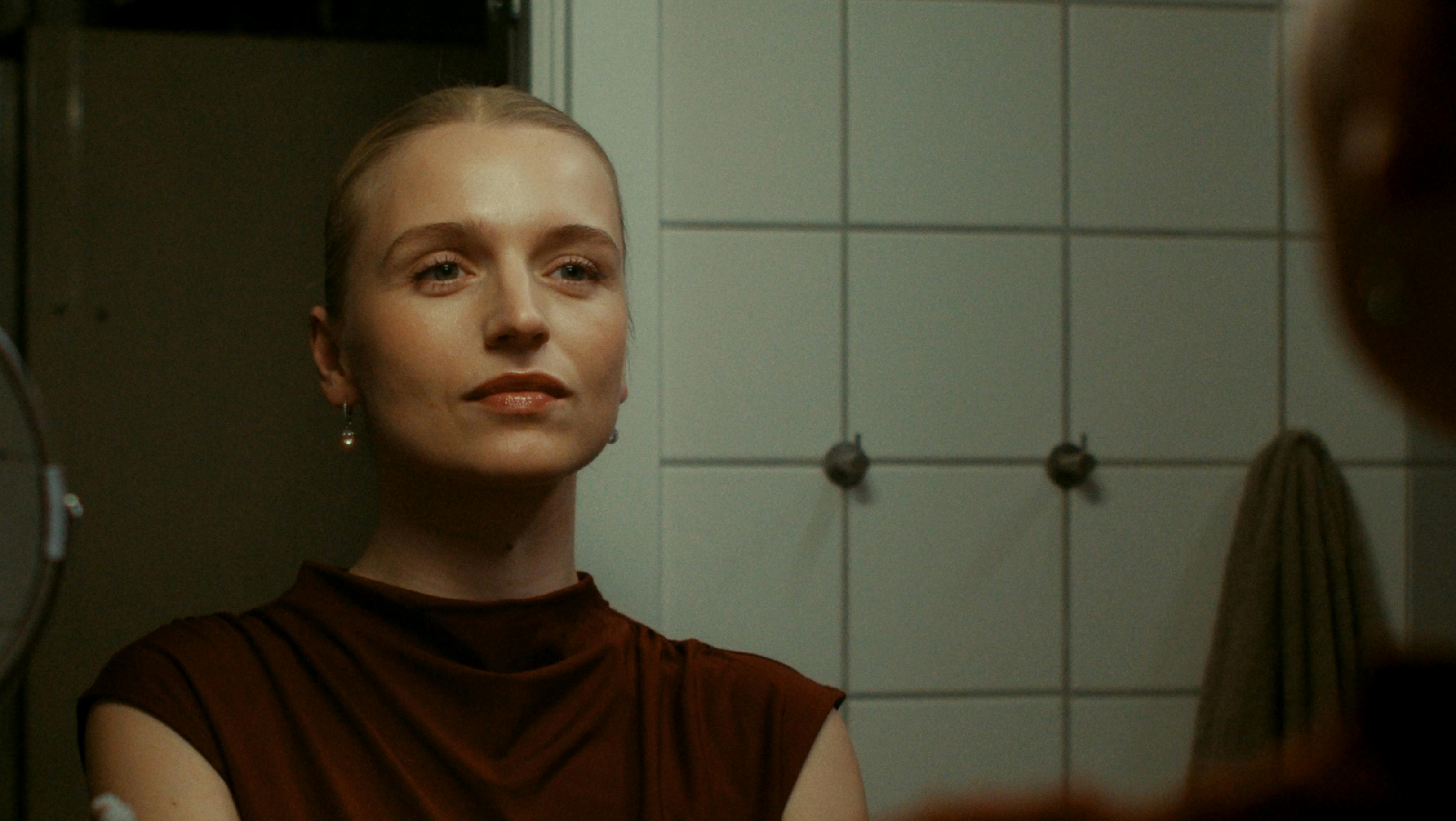 Clara Dessau i dobbeltrollen som Sara/Tea i 'Legenden'