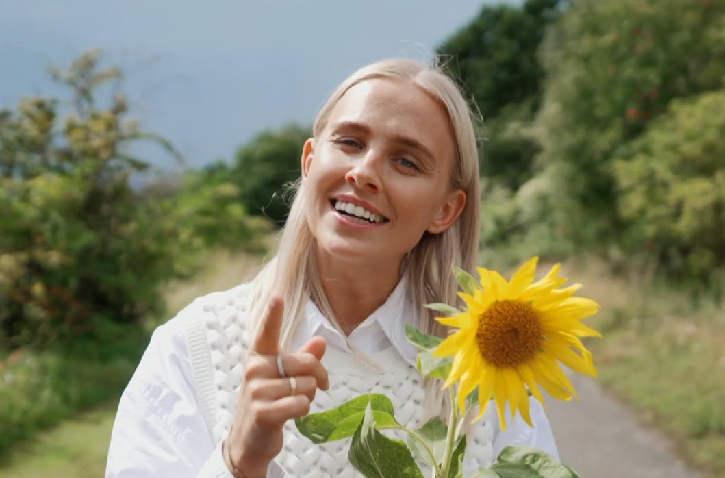 'Landmand søger kærlighed' får en 13. sæson, afslører vært Sofie Martinusen