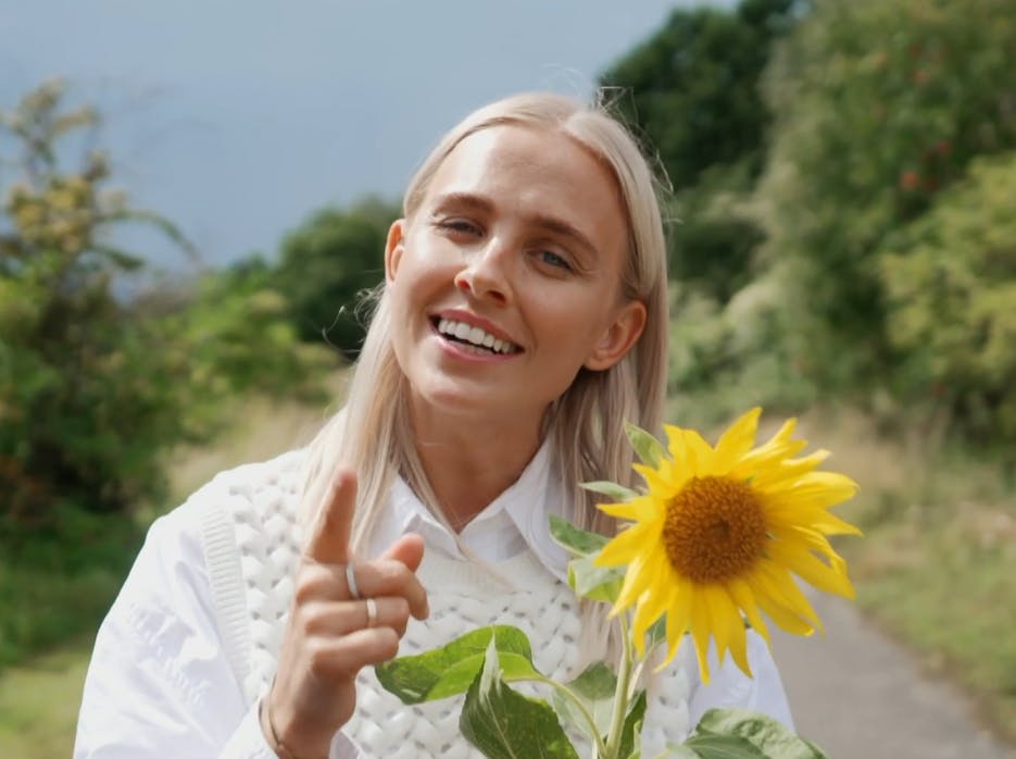 'Landmand søger kærlighed' får en 13. sæson, afslører vært Sofie Martinusen