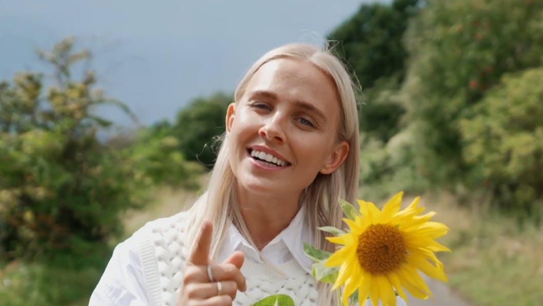 'Landmand søger kærlighed' får en 13. sæson, afslører vært Sofie Martinusen