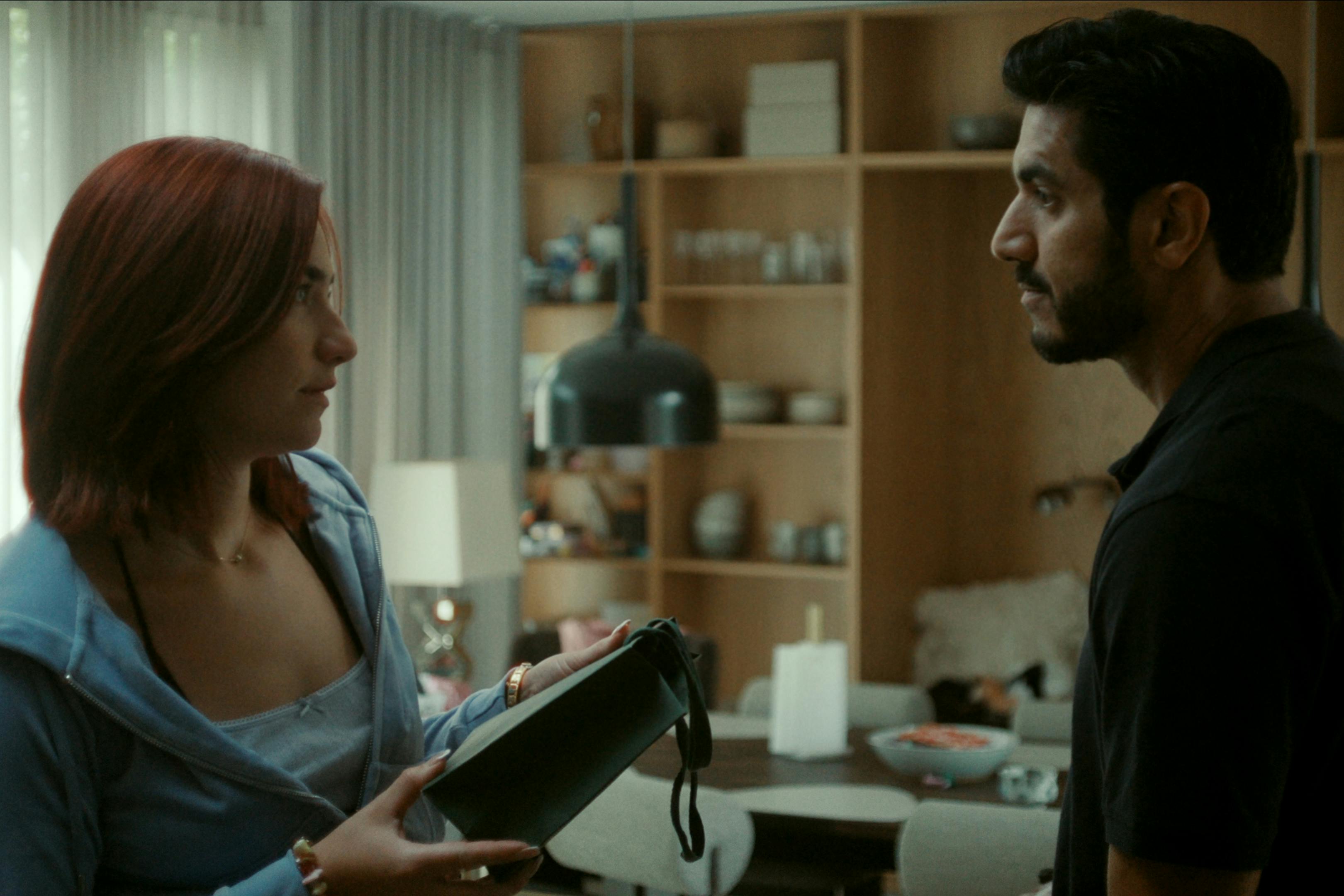 Maria Cordsen som Ashley og Afshin Firouzi som Miran i 'Legenden'