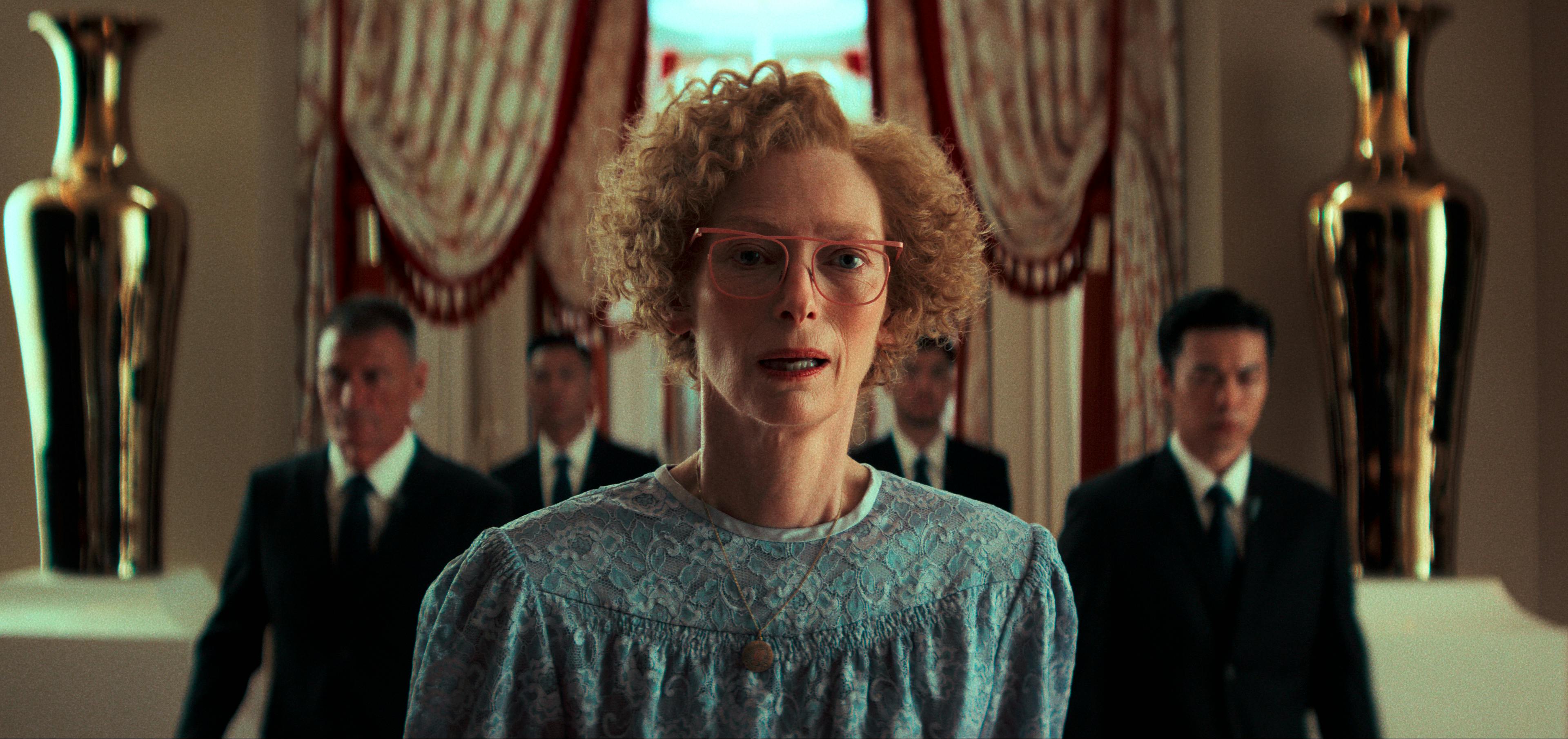 tilda swinton ballad of a small player anmeldelse
