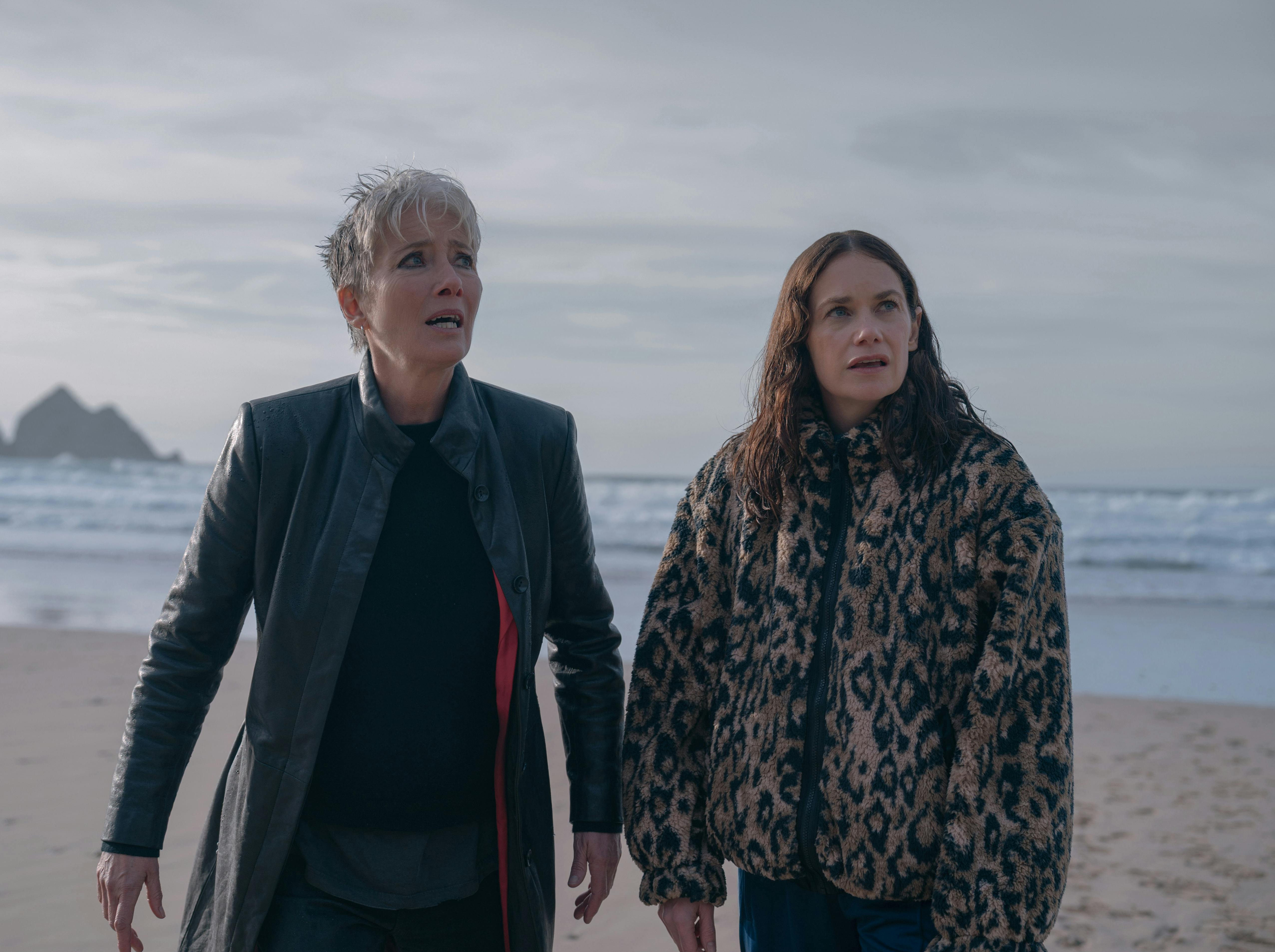 Ruth Wilson og Emma Thompson i 'Down Cemetery Road'