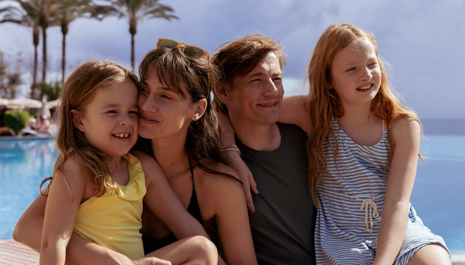 Danica Curcic og Esben Smed spiller hovedrollerne i 'Paradis'