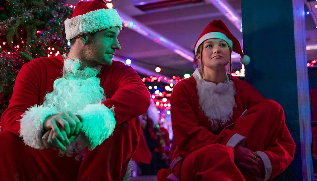 Fra romantiske dramaer til hylende komedier – disse 7 film og serier kan du glæde dig til i december!