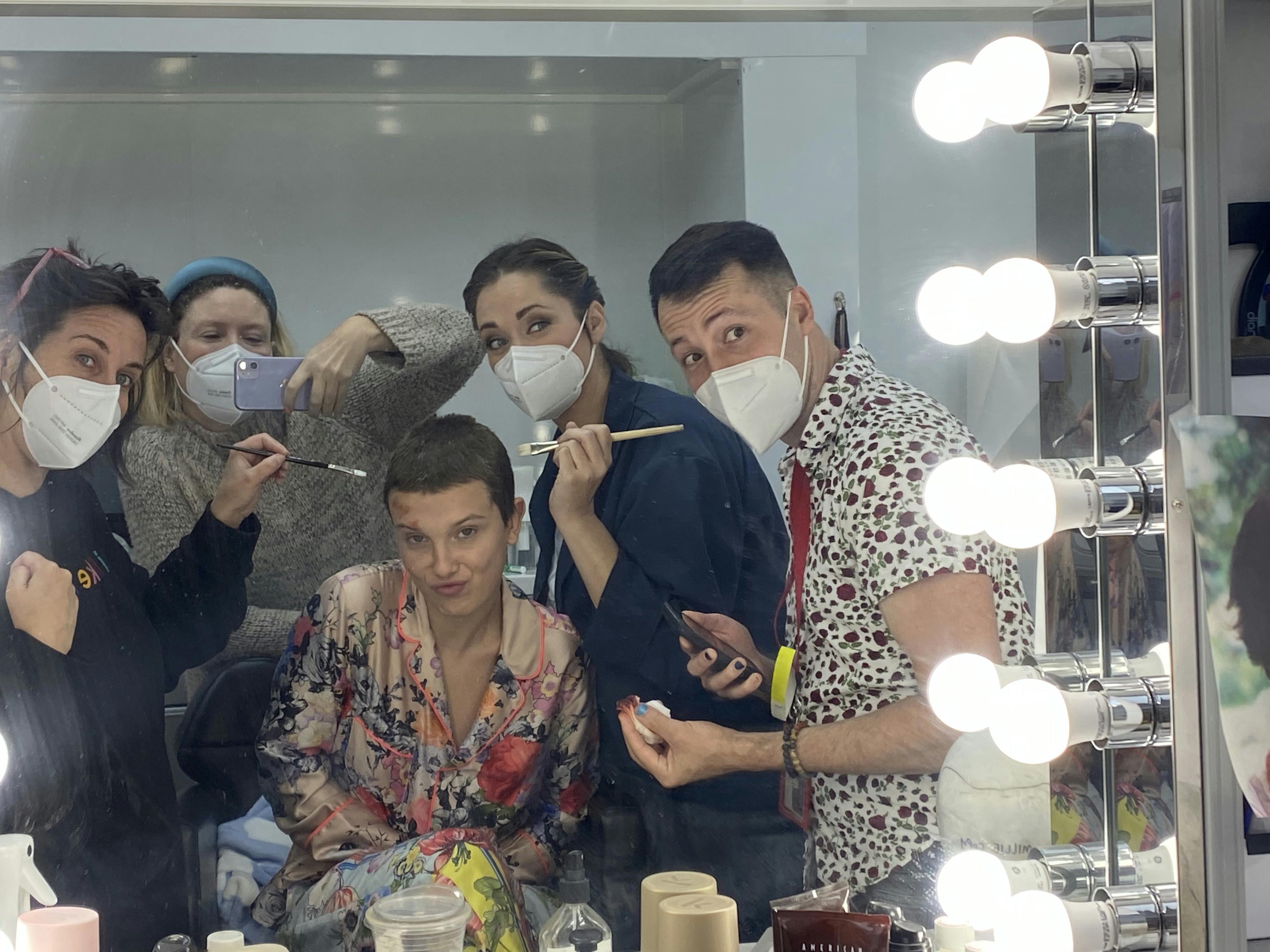 Millie Bobby Brown i centrum for et helt hold af hårartister – anført af Sarah Hindsgaul