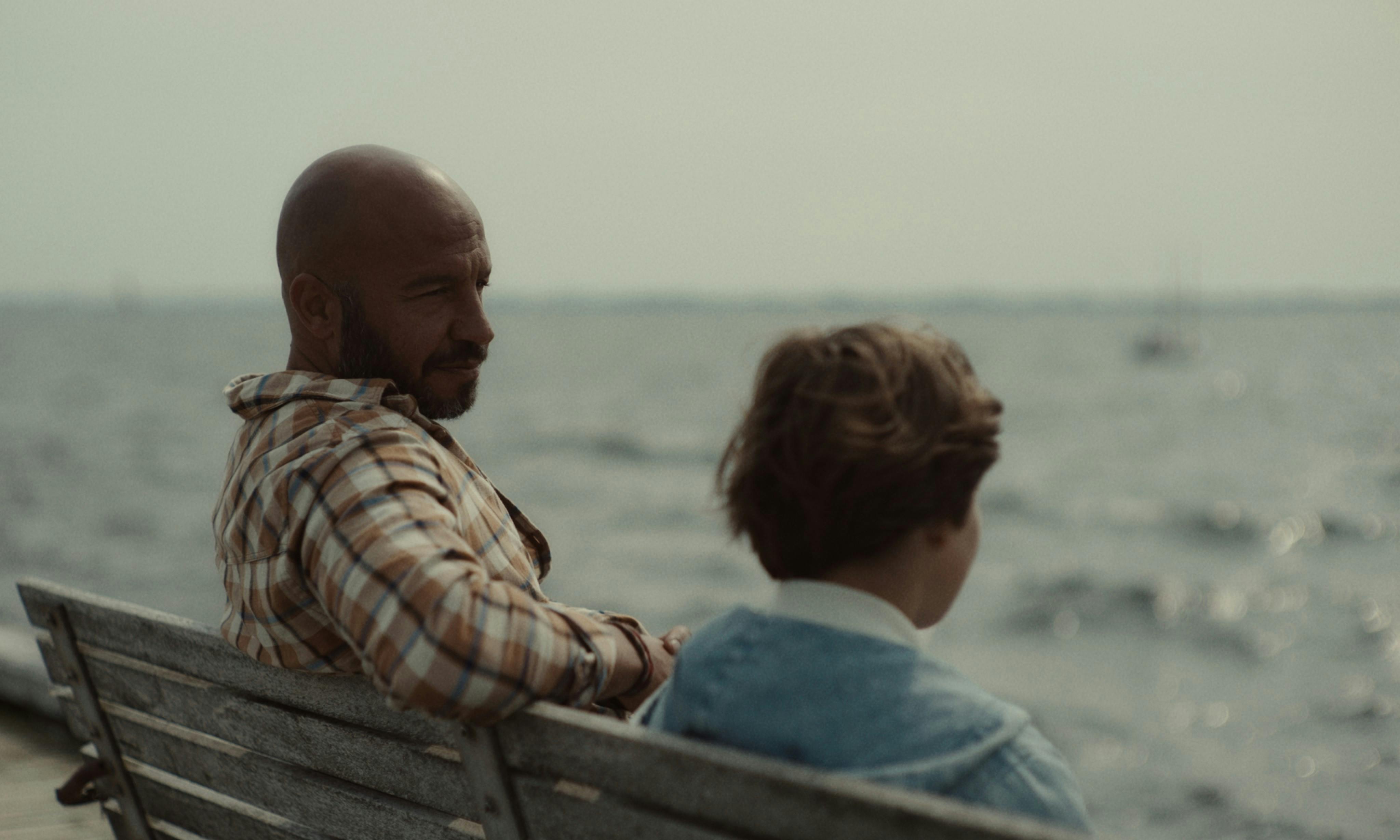 "Overvej muligheden for, at du er mere værd som menneske med dine ar, end før du fik dem", lyder en af refleksionerne fra Dar Salim om sin hovedrolle som krigsveteranen Youssef i 'Herkules Falder'