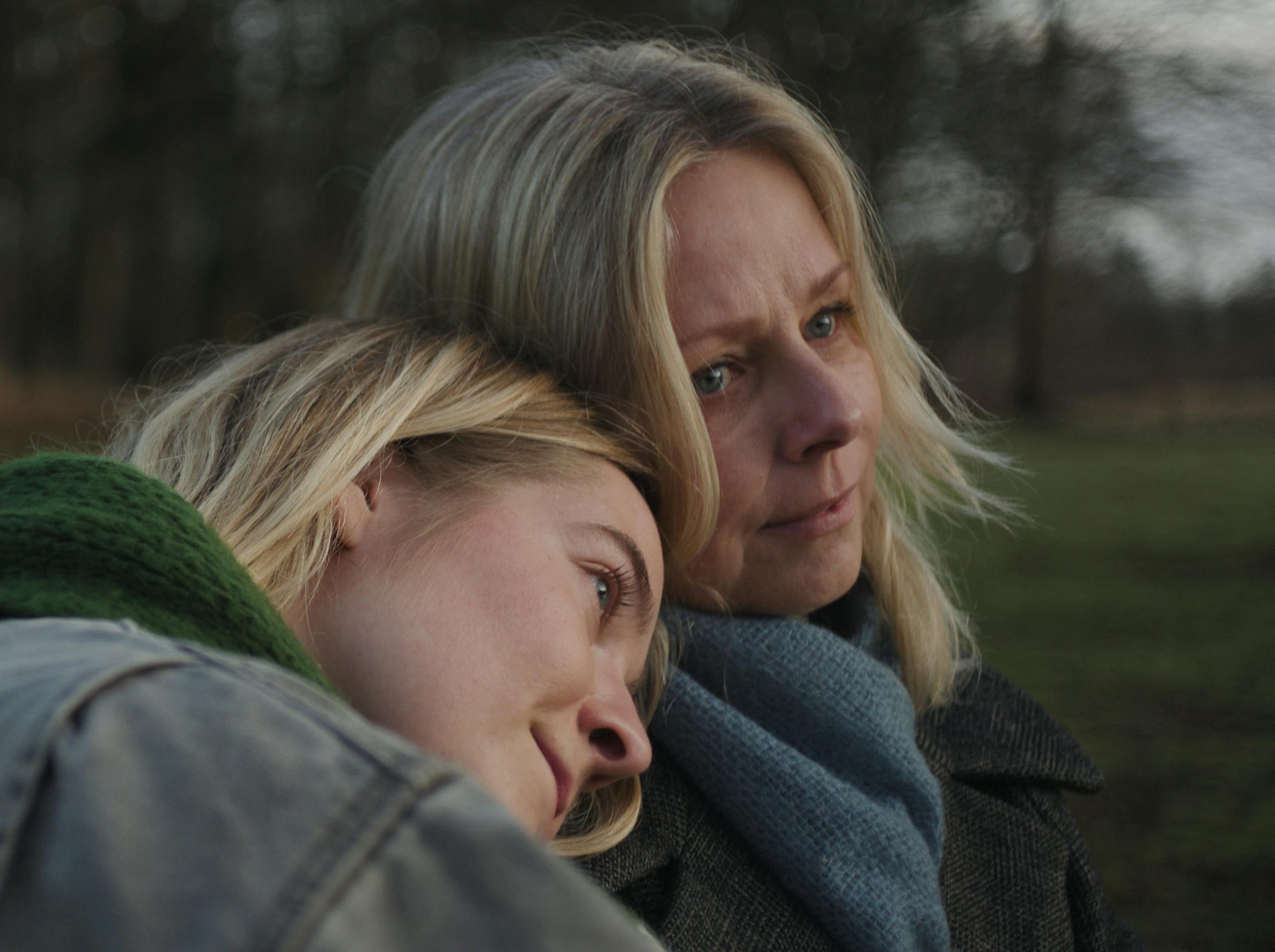 Tre generationer af kvinder går gennem en masse følelser i den nye julefilm 'Ingen kære mor'