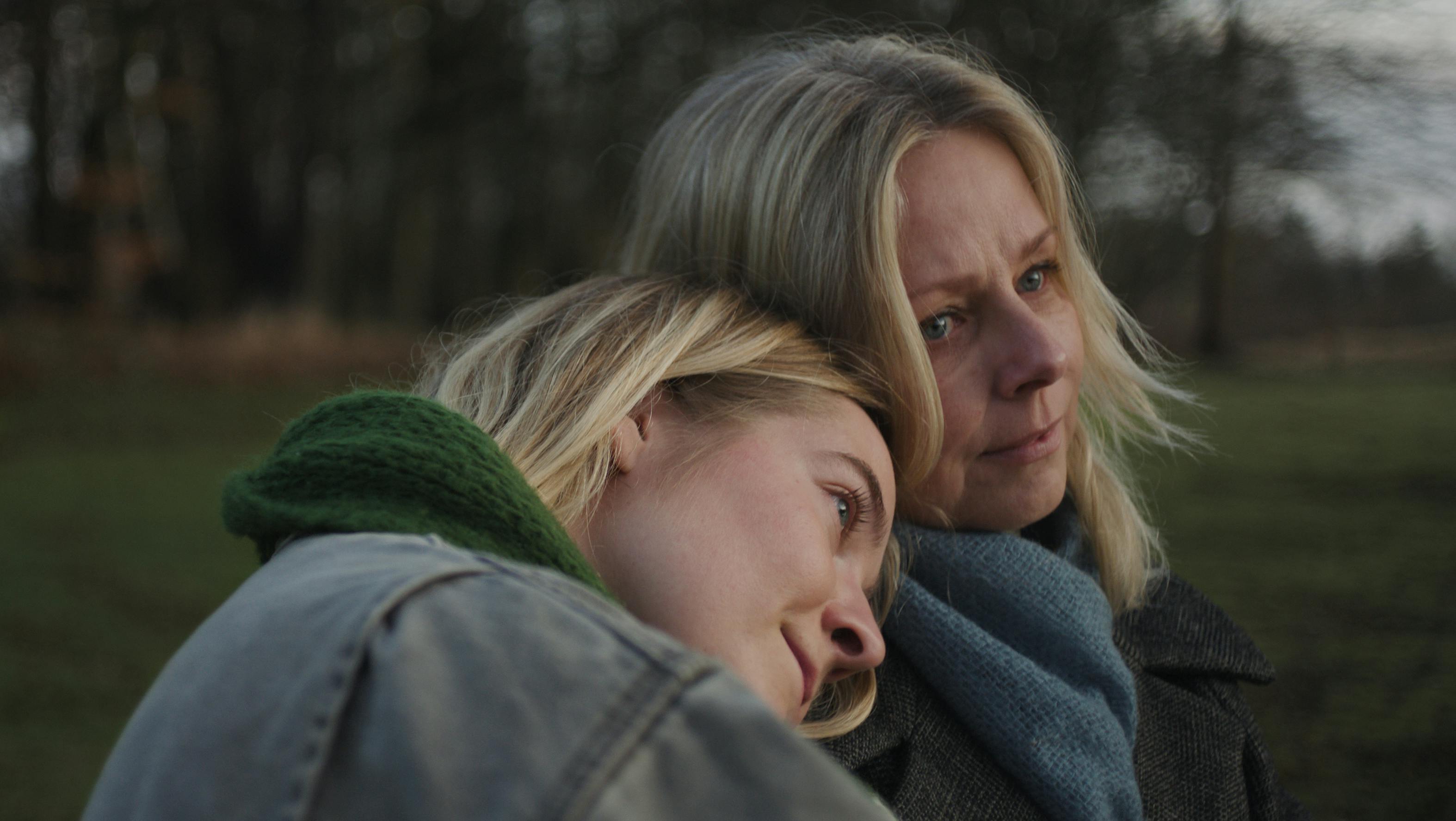 Tre generationer af kvinder går gennem en masse følelser i den nye julefilm 'Ingen kære mor'