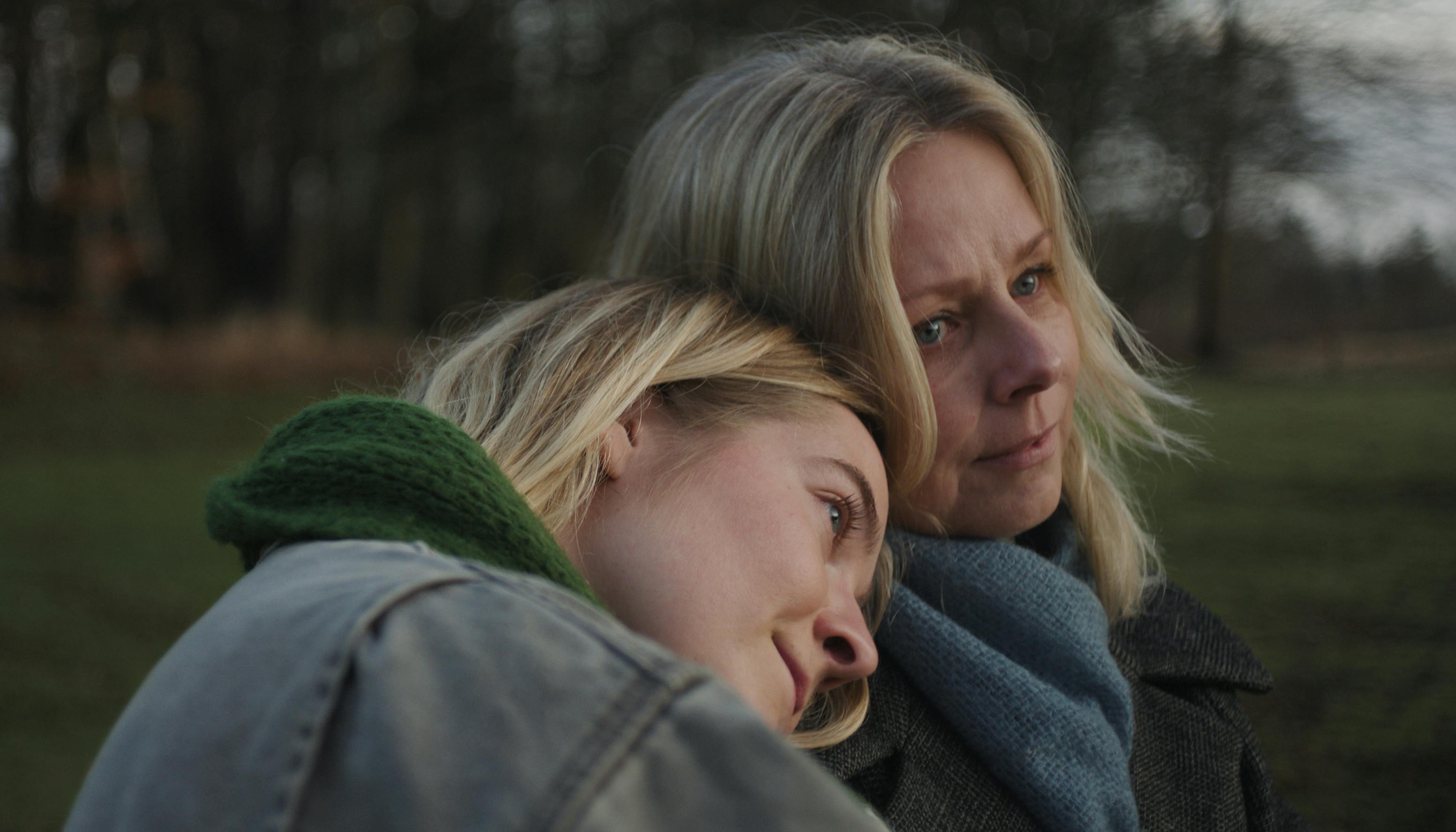 Tre generationer af kvinder går gennem en masse følelser i den nye julefilm 'Ingen kære mor'