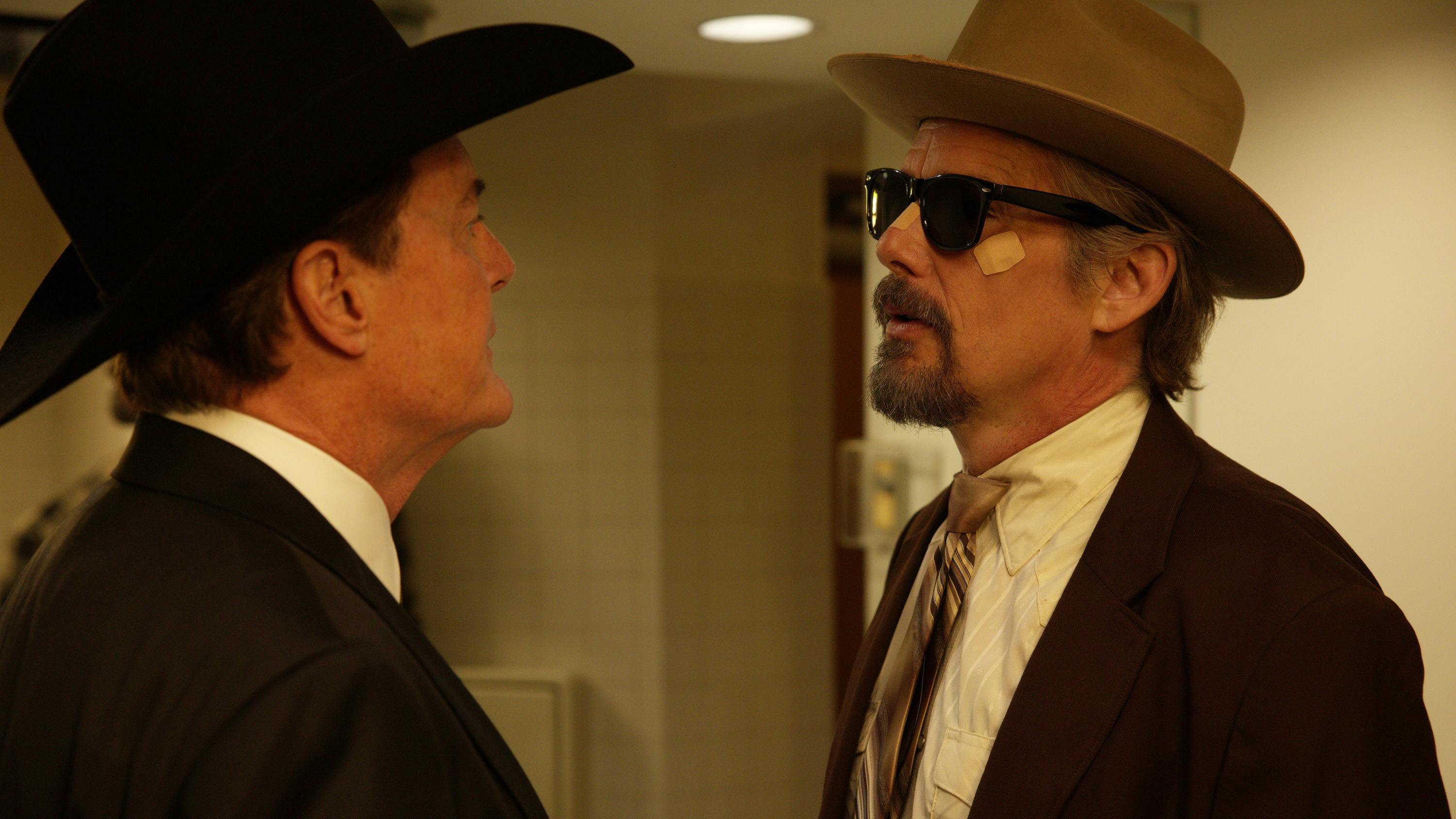 Kyle MacLachlan og Ethan Hawke i 'The Lowdown'