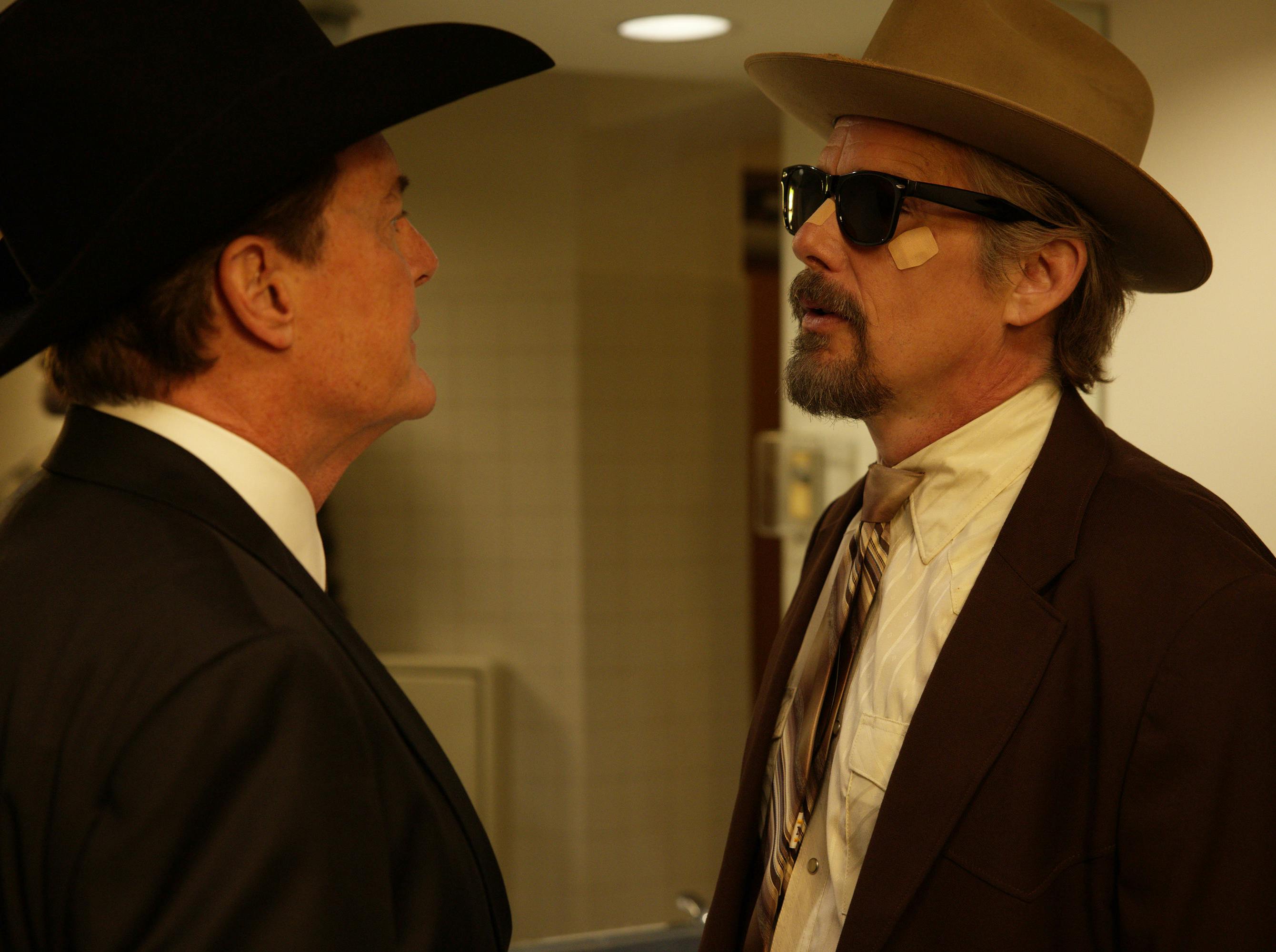 Kyle MacLachlan og Ethan Hawke i 'The Lowdown'