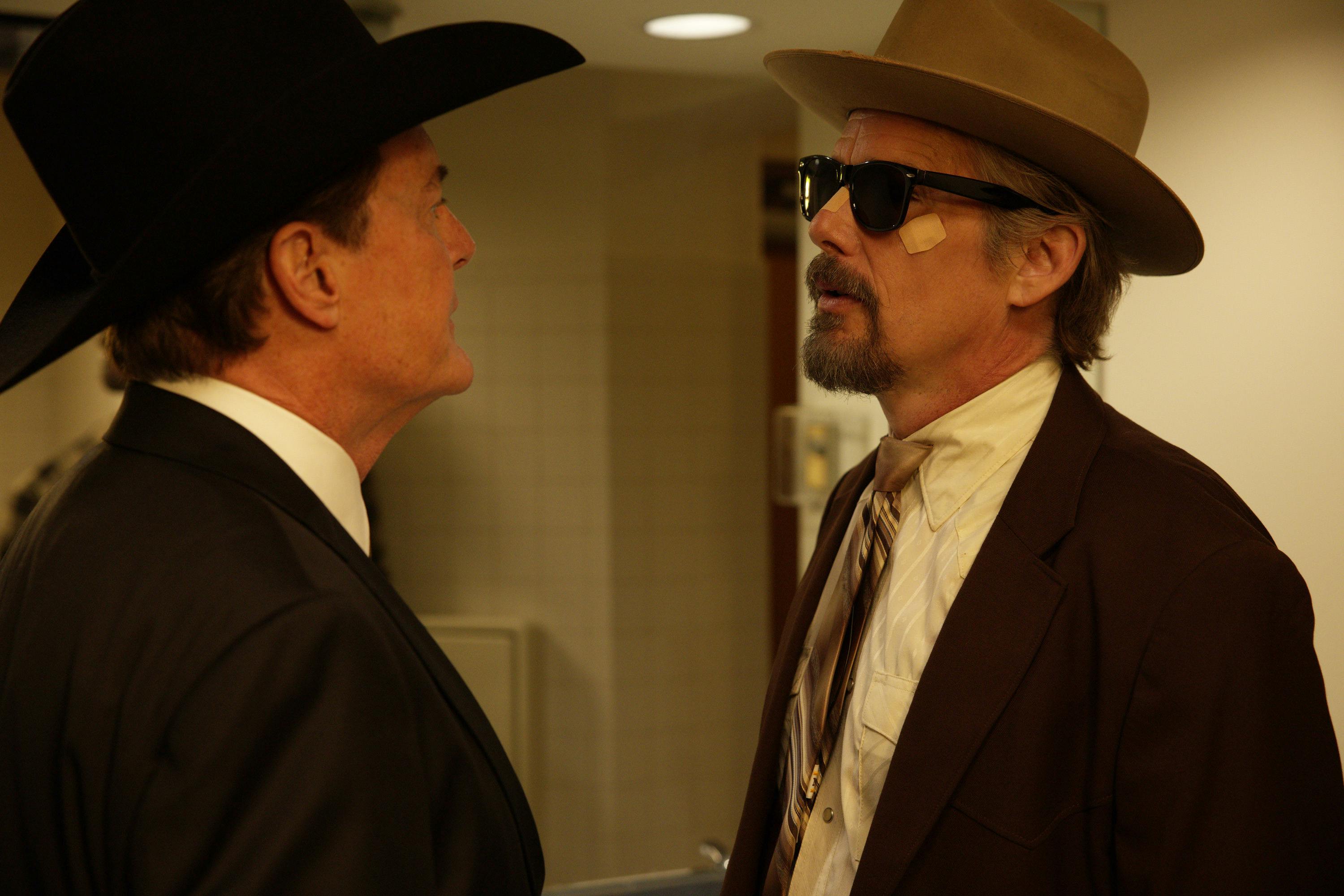 Kyle MacLachlan og Ethan Hawke i 'The Lowdown'