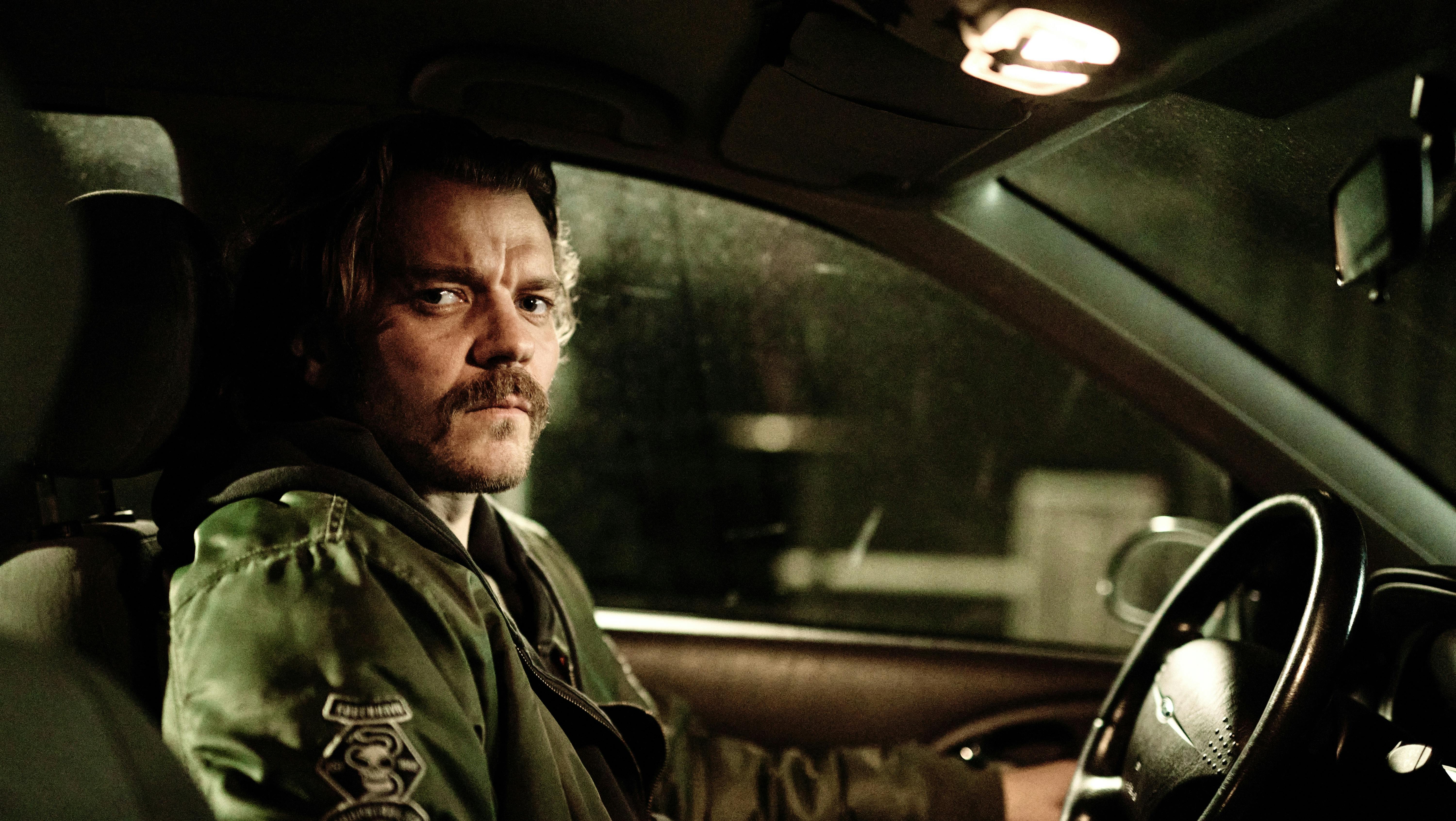 pilou asbæk slangedræber anmeldelse