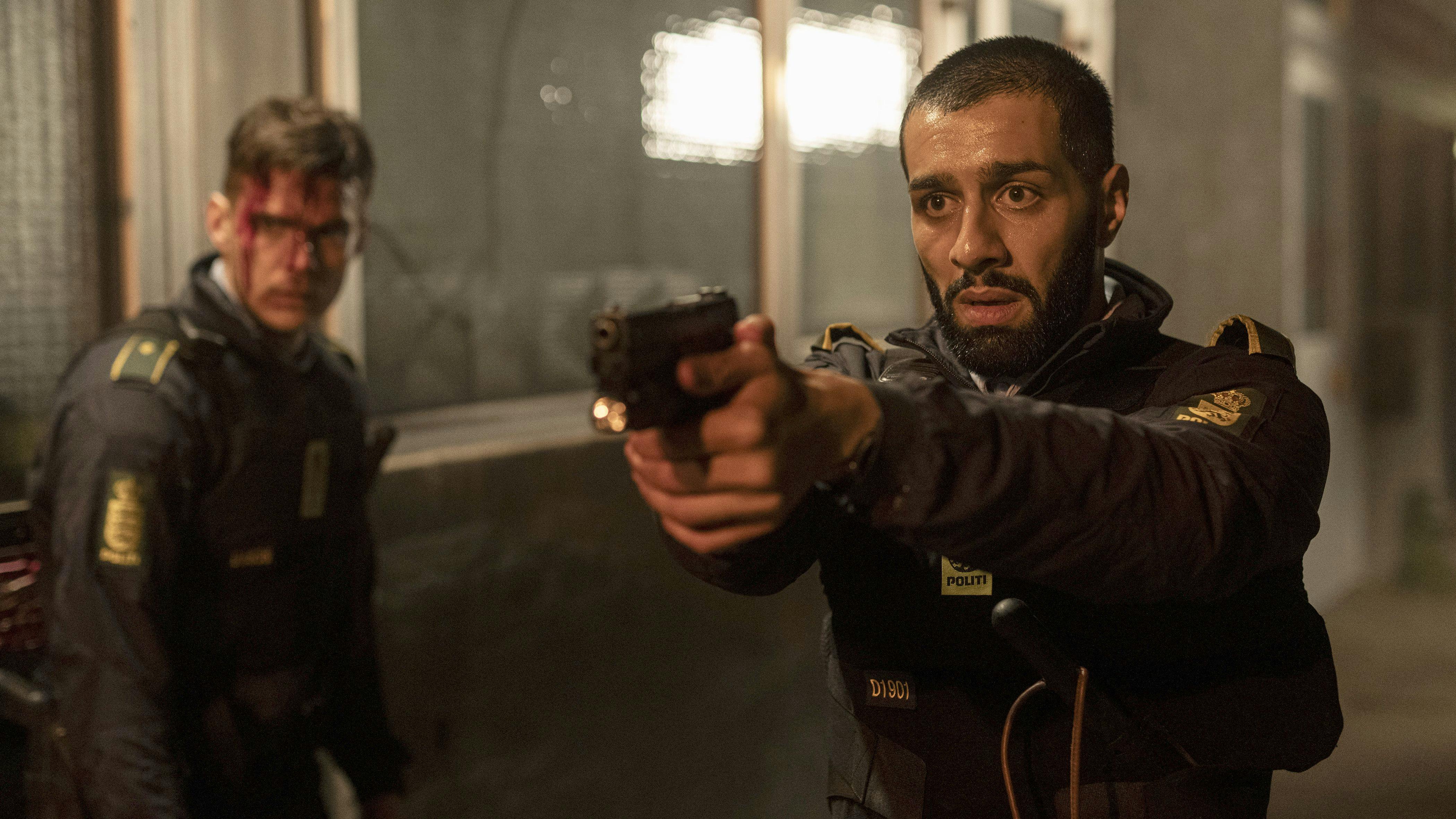 Soheil Bavi som Youssef Elamin og Marco Ilsø som Daniel Kristensen i 'Uniformen'