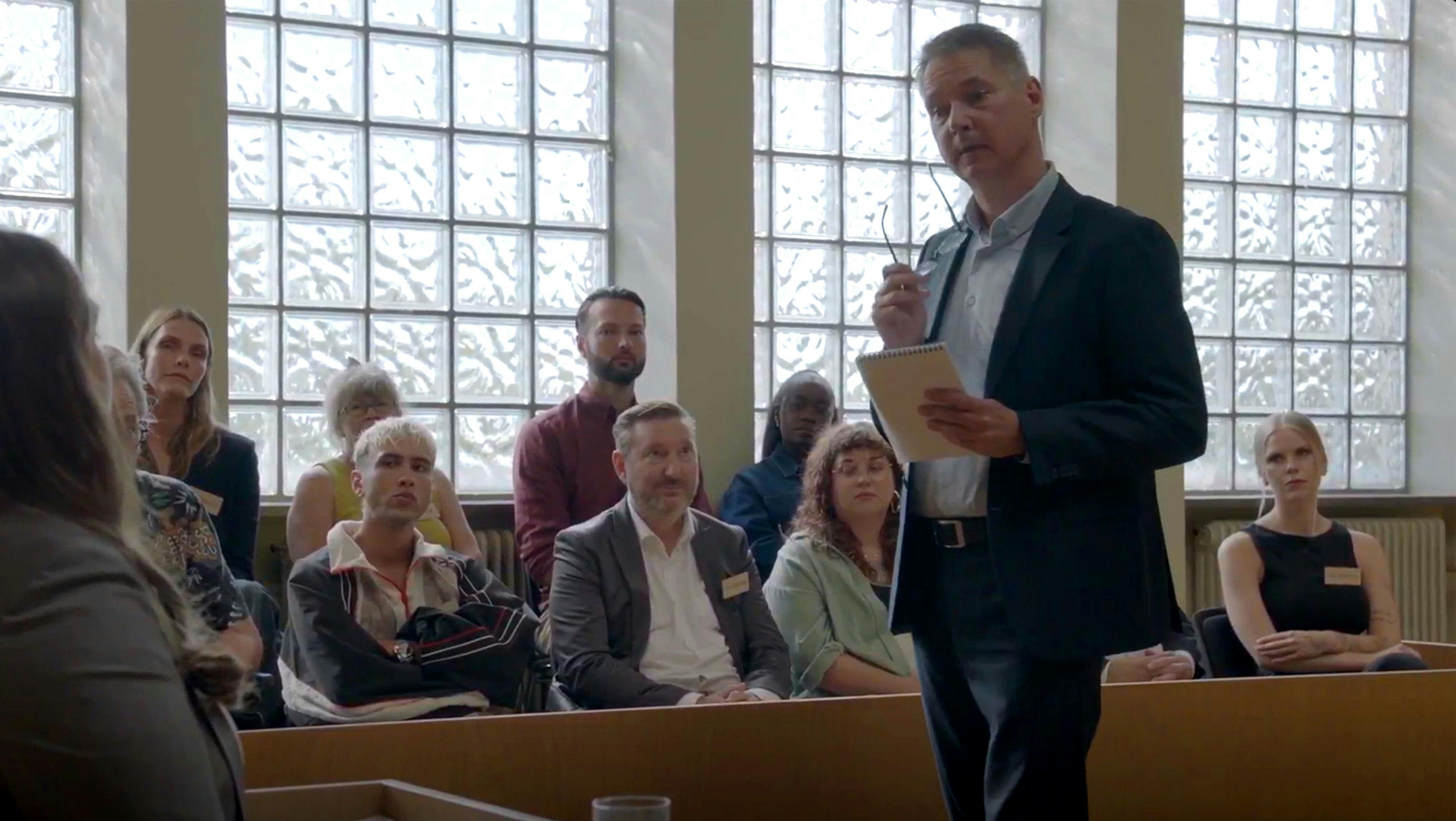 Anmeldelse af 'Folkedomstolen' på DR