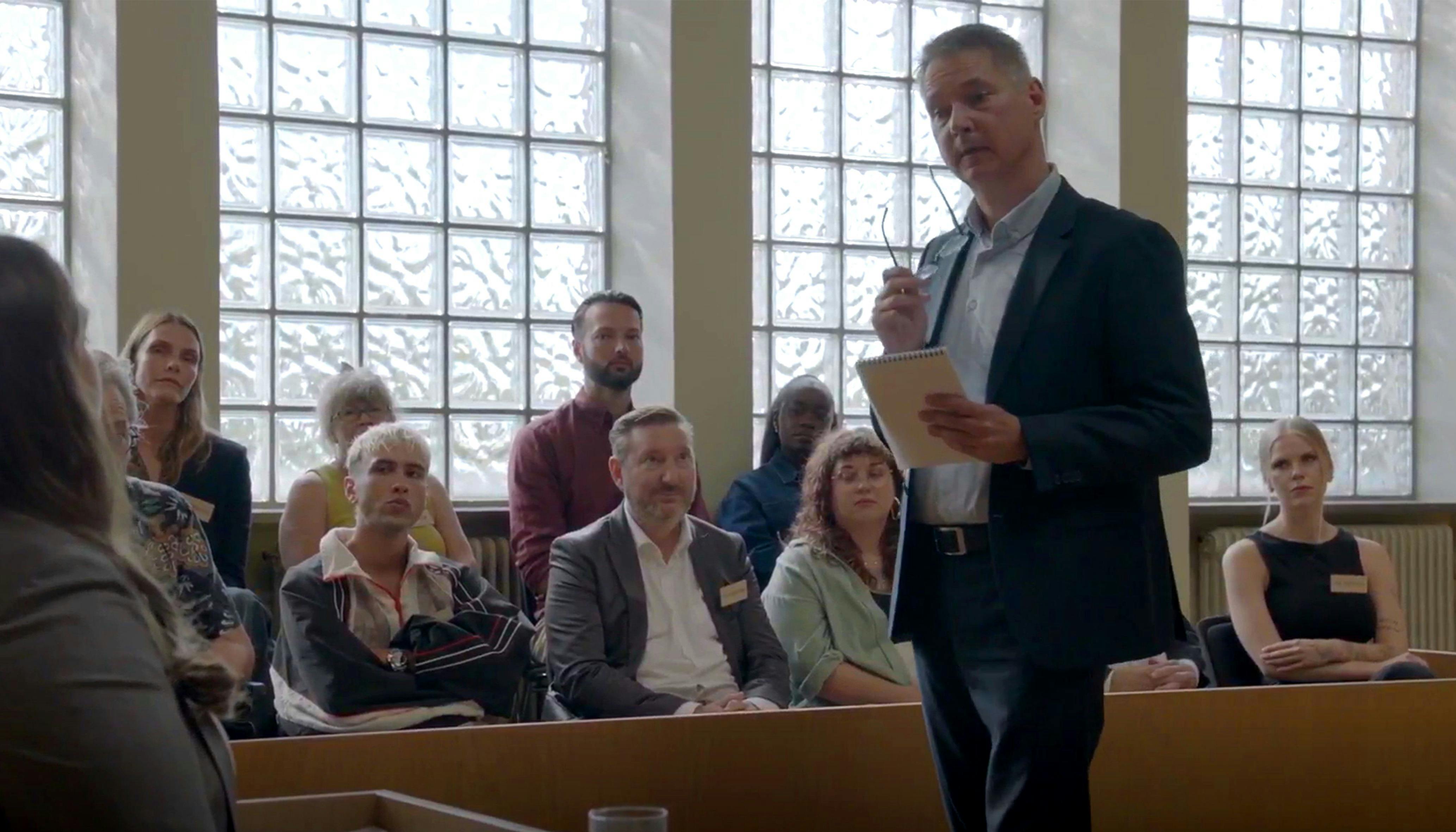 Anmeldelse af 'Folkedomstolen' på DR