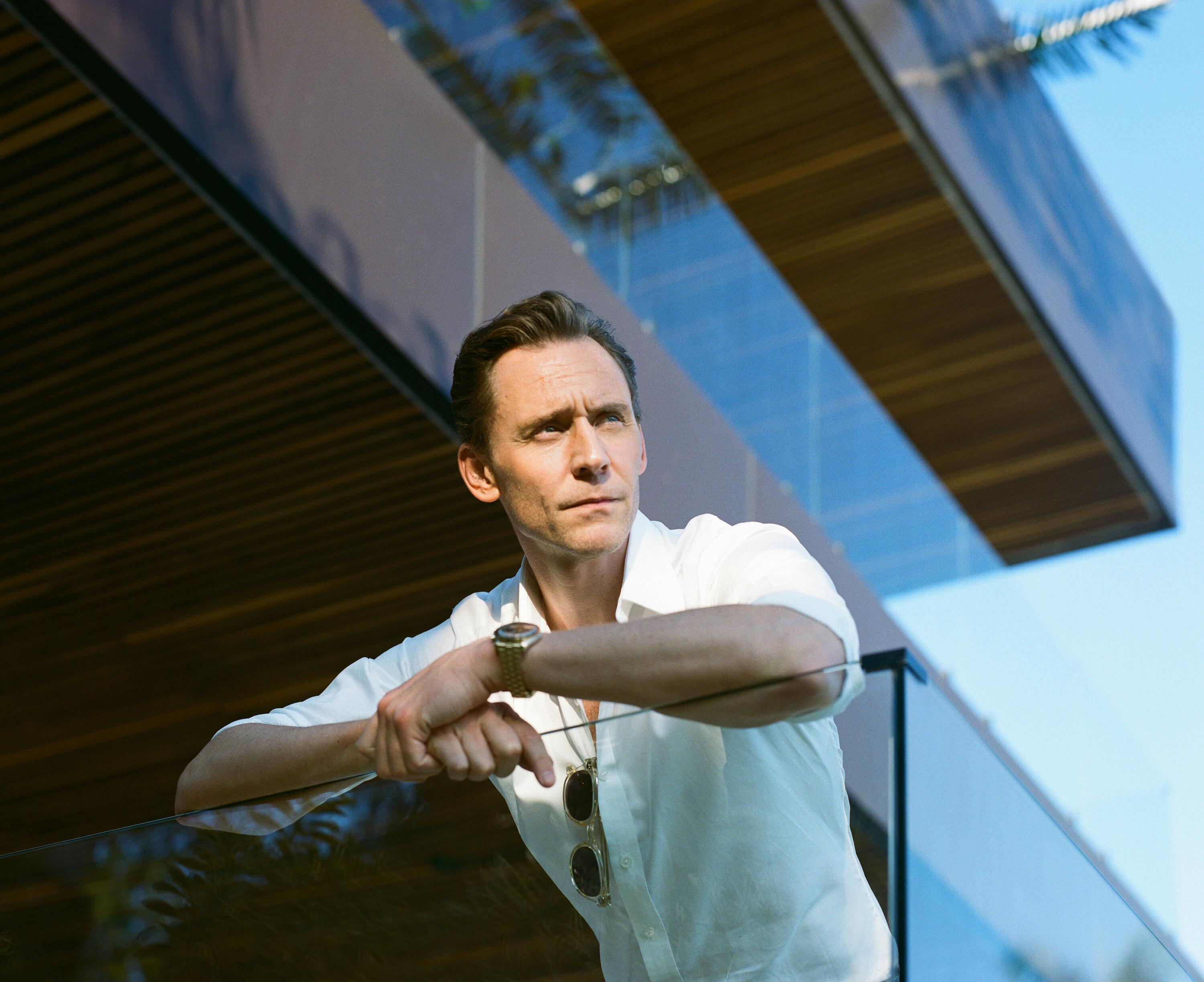 Tom Hiddleston as Jonathan Pine the night manager sæson 2 anmeldelse