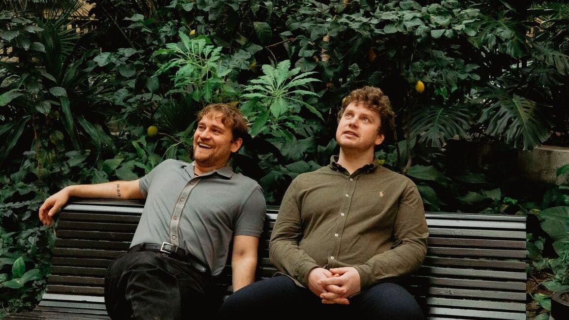 Sophus Helle og Lauge Hendriksen er værter på den nye podcast ‘Mythos’