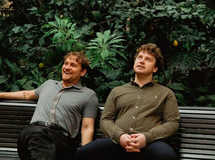 Sophus Helle og Lauge Hendriksen er værter på den nye podcast ‘Mythos’