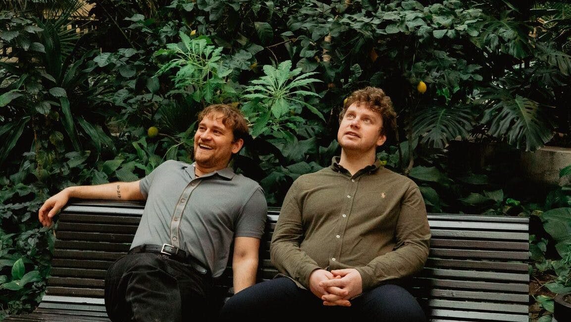 Sophus Helle og Lauge Hendriksen er værter på den nye podcast ‘Mythos’