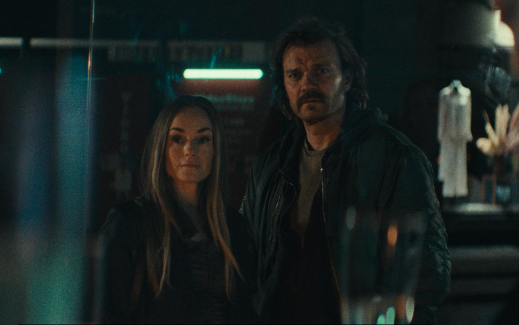 Laura Christensen og Pilou Asbæk i 'Slangedræber'