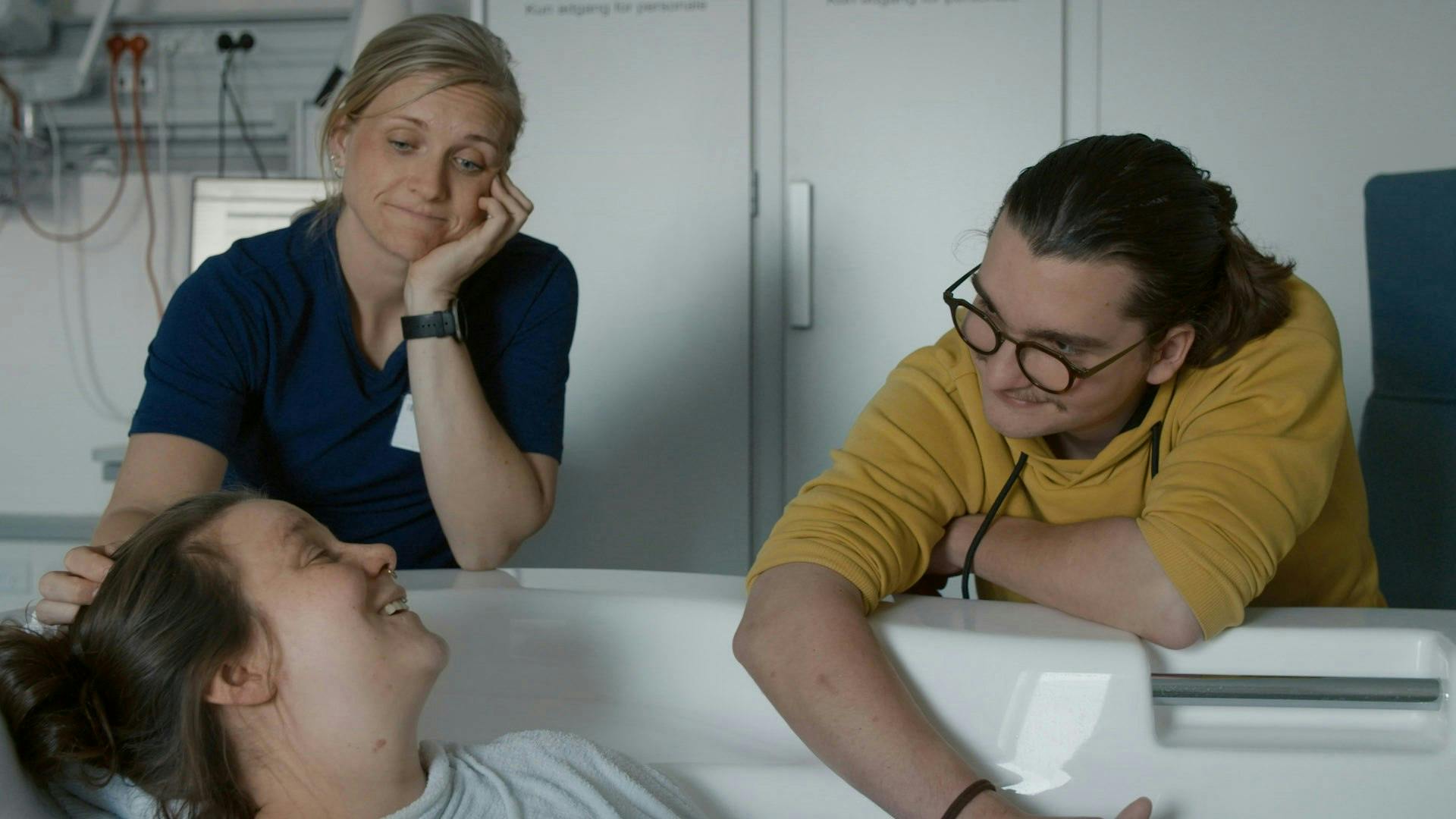 'Jordemoder mellem liv og død'