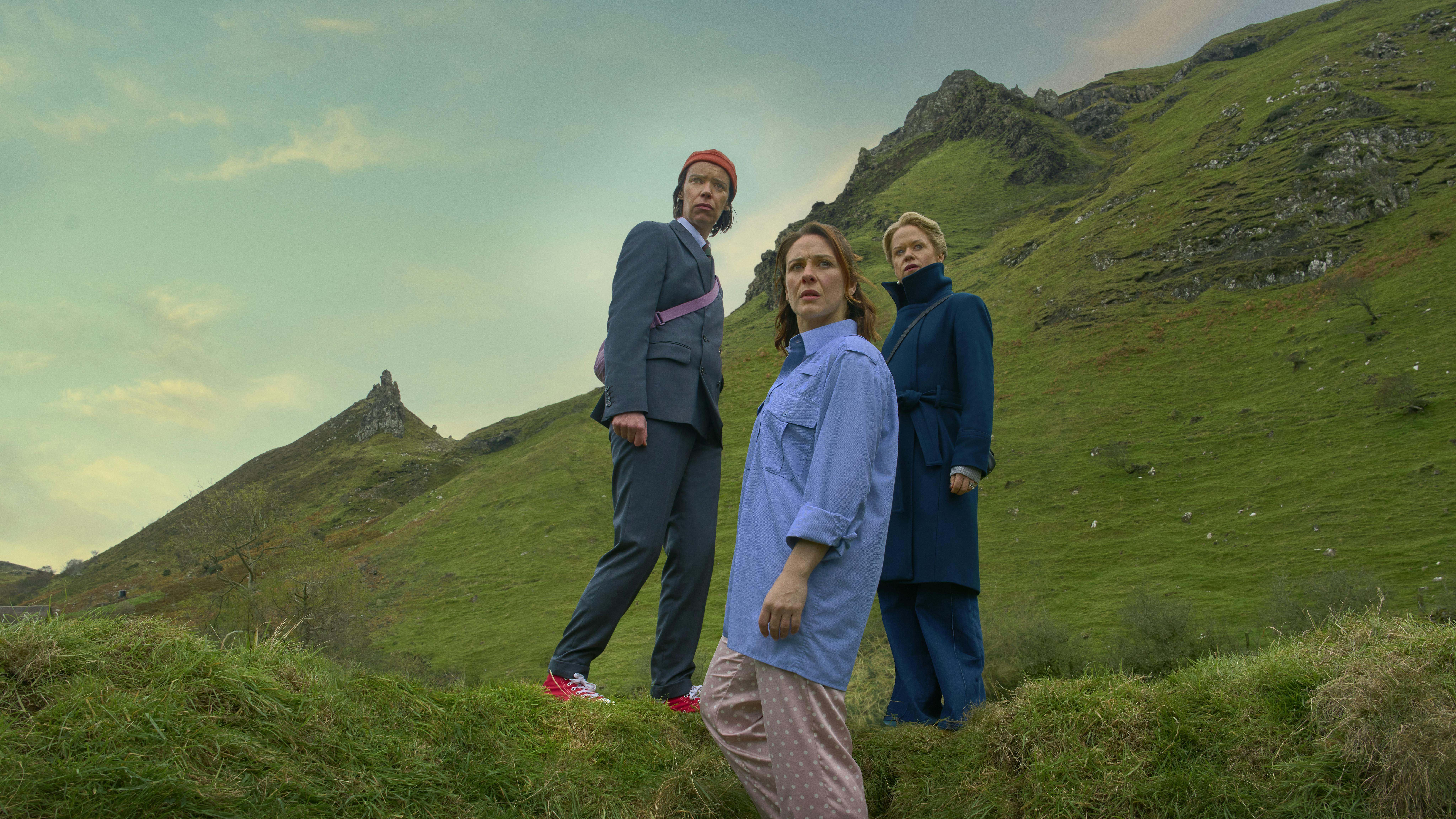 How To Get To Heaven From Belfast anmeldelse Season 1. Caoilfhionn Dunne as Dara Friel, Roisin Gallagher as Saoirse Shaw, Sinead Keenan as Robyn Winters Cr. Christopher Barr/Netflix