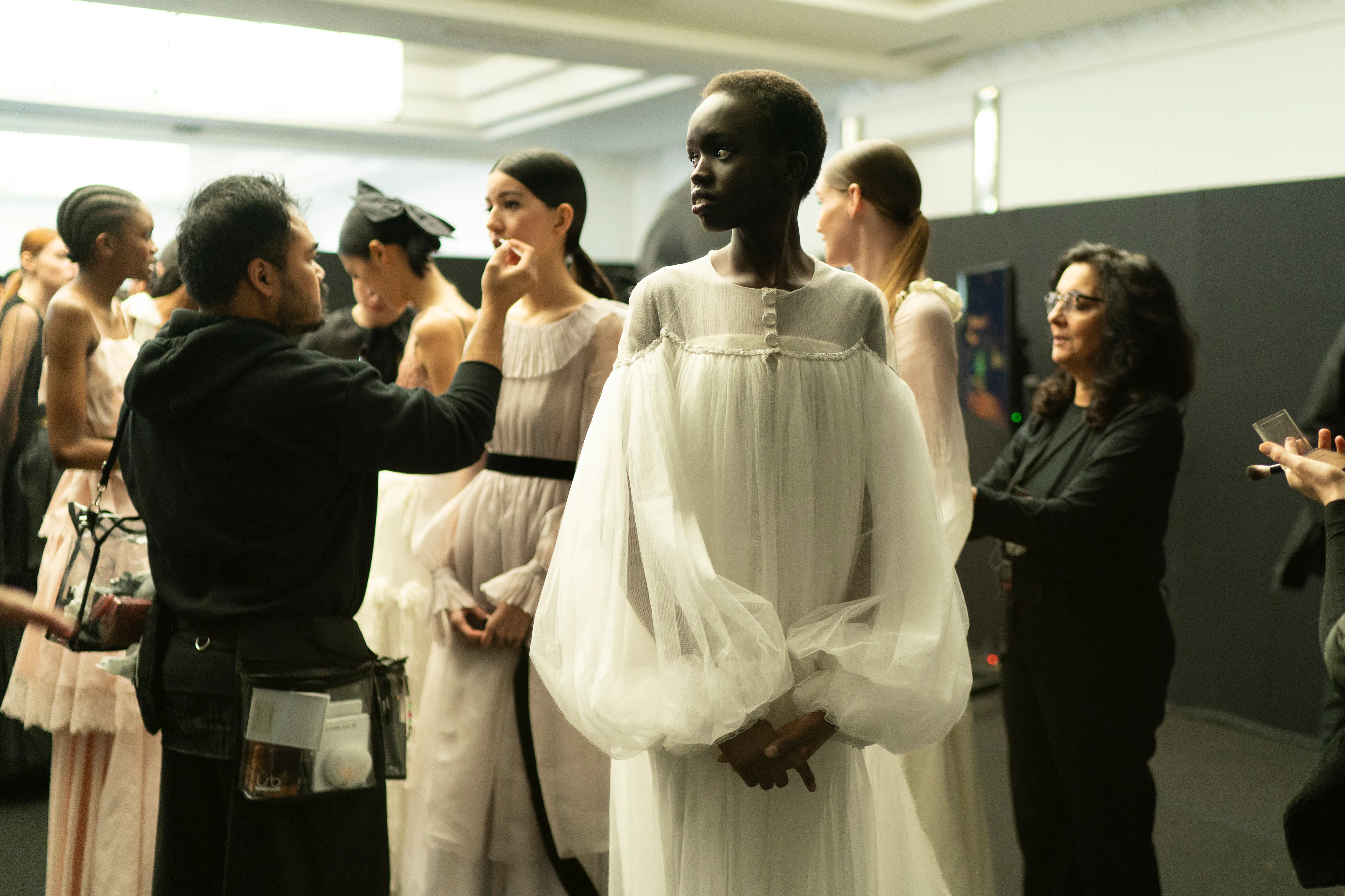 Anmeldelse af 'Couture – Modens skjulte tråde'